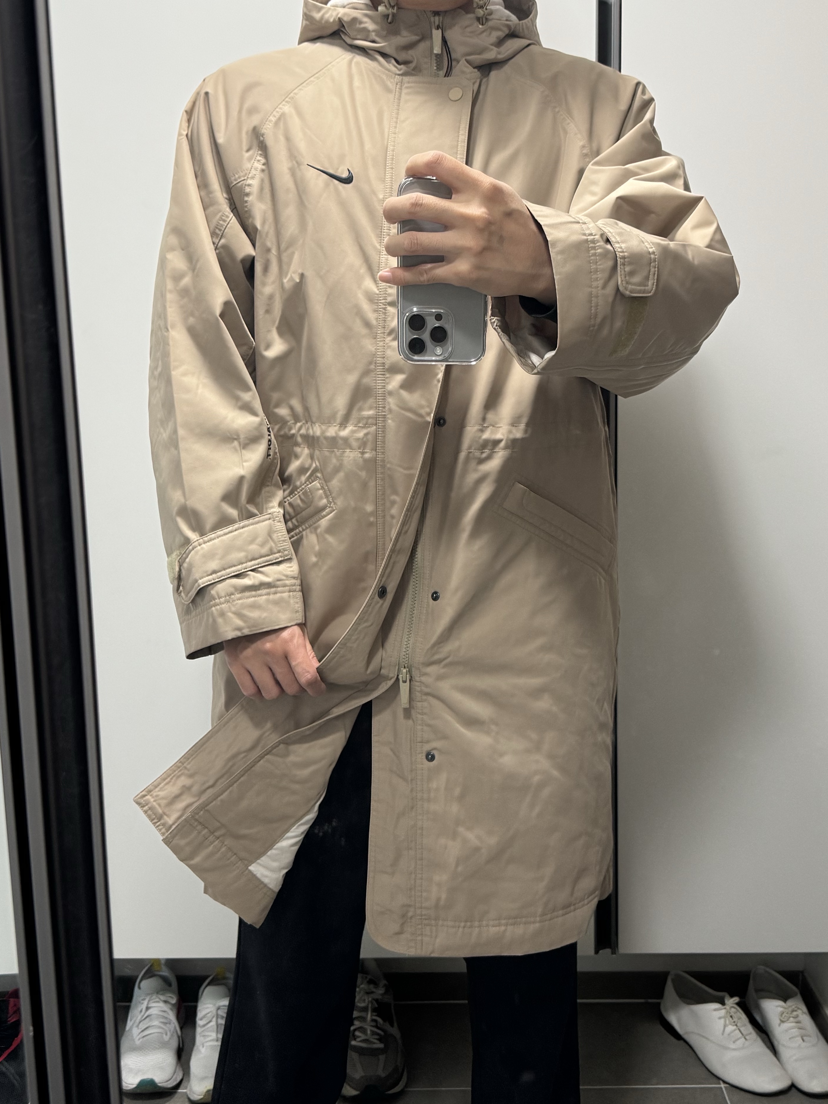 Nike x Drake Nocta Basketball Sideline Jacket Khaki (DV3647-248) 착용 스타일 - 3