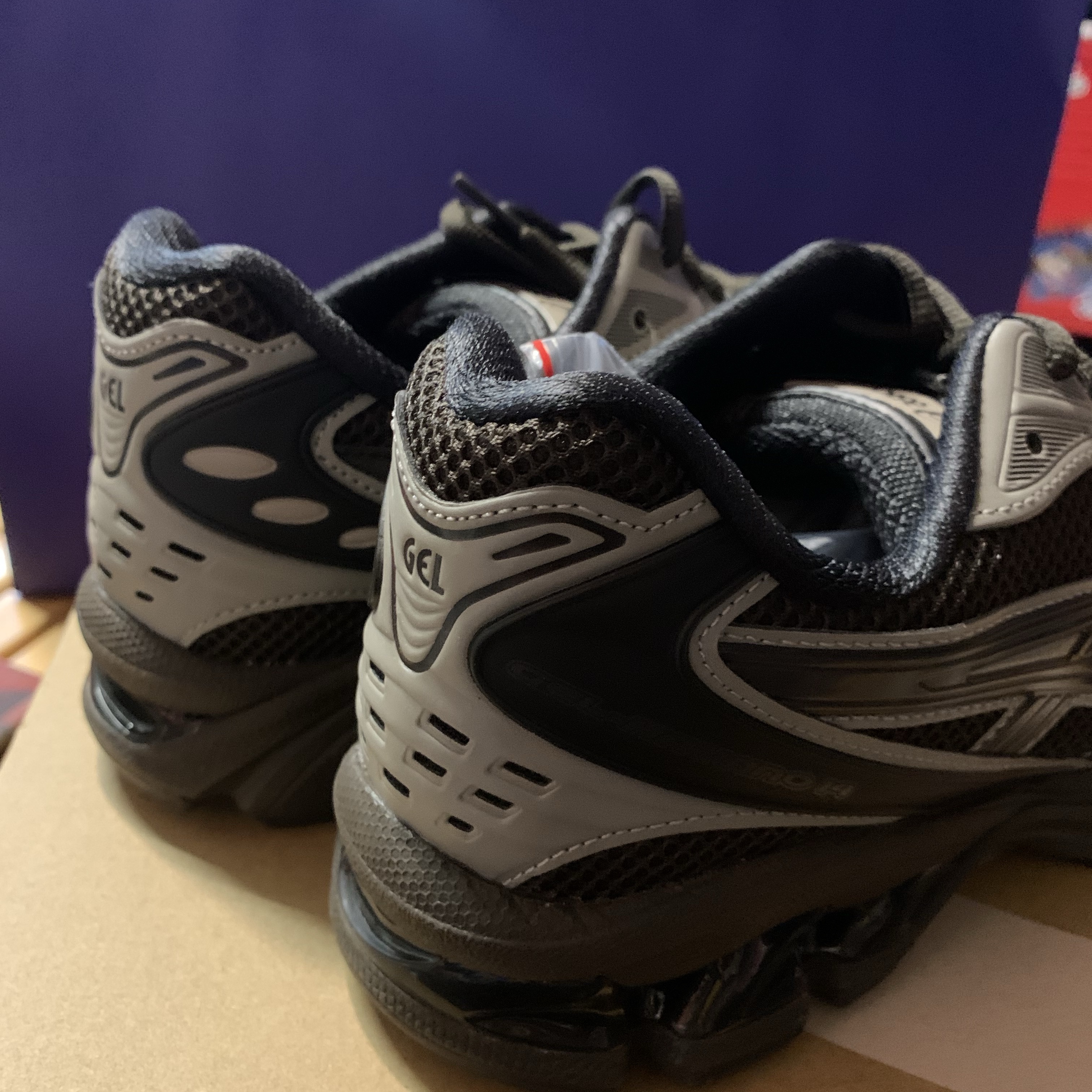 Asics x Atmos x Undermycar Gel-Kayano 14 Pepper Black 착용 스타일 - 2
