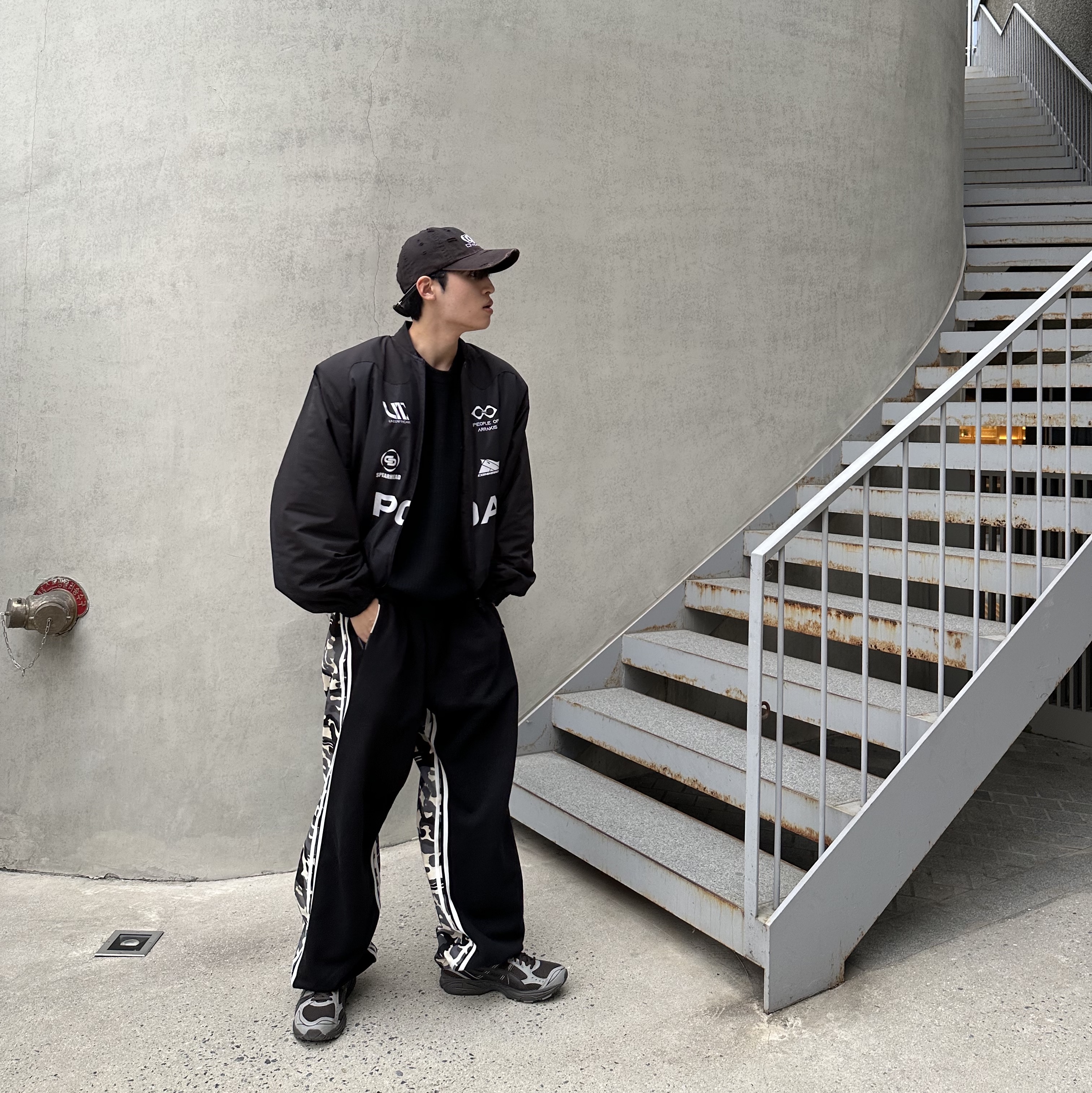 Asics x Atmos x Undermycar Gel-Kayano 14 Pepper Black, Undermycar Acer Padded Shoulder Crop Blouson Ebony - 23FW 착용 스타일 - 2