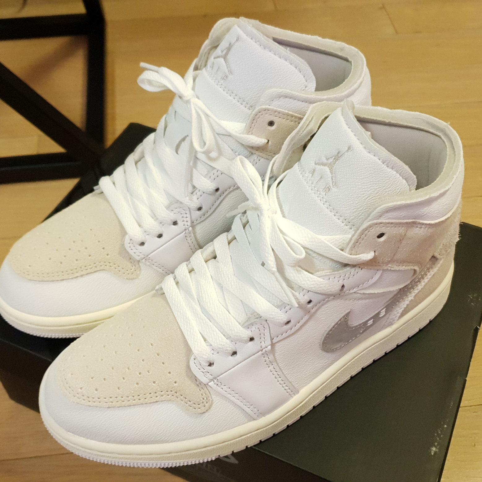 Jordan 1 Mid SE Craft White Light Orewood Brown 착용 스타일