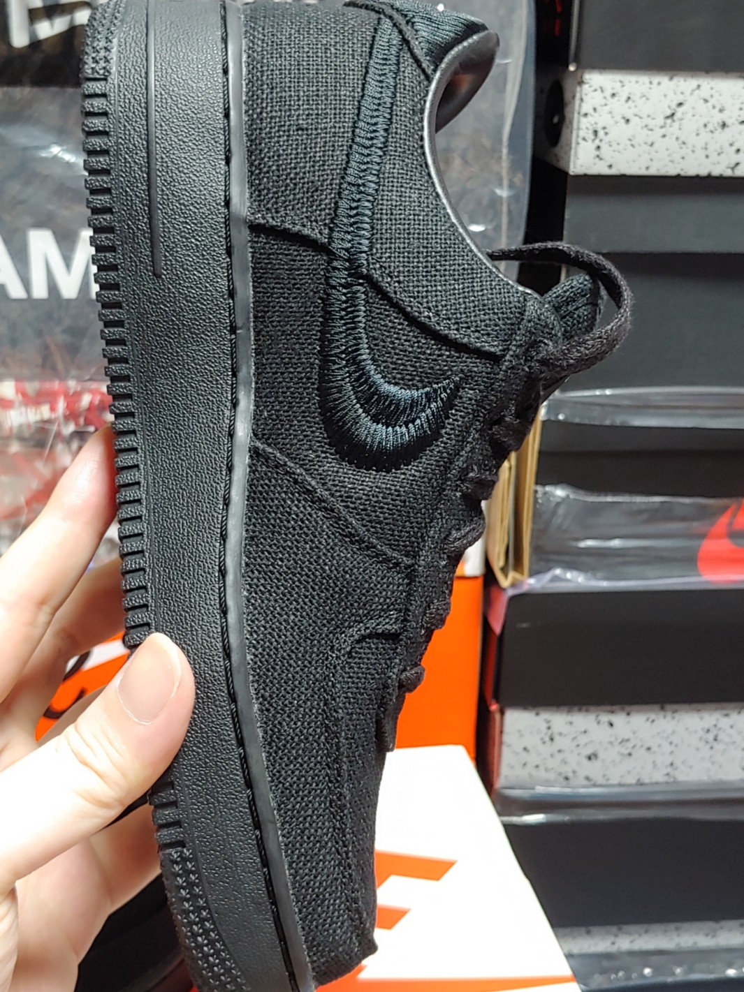Nike x Stussy Air Force 1 Low Triple Black 착용 스타일 - 3