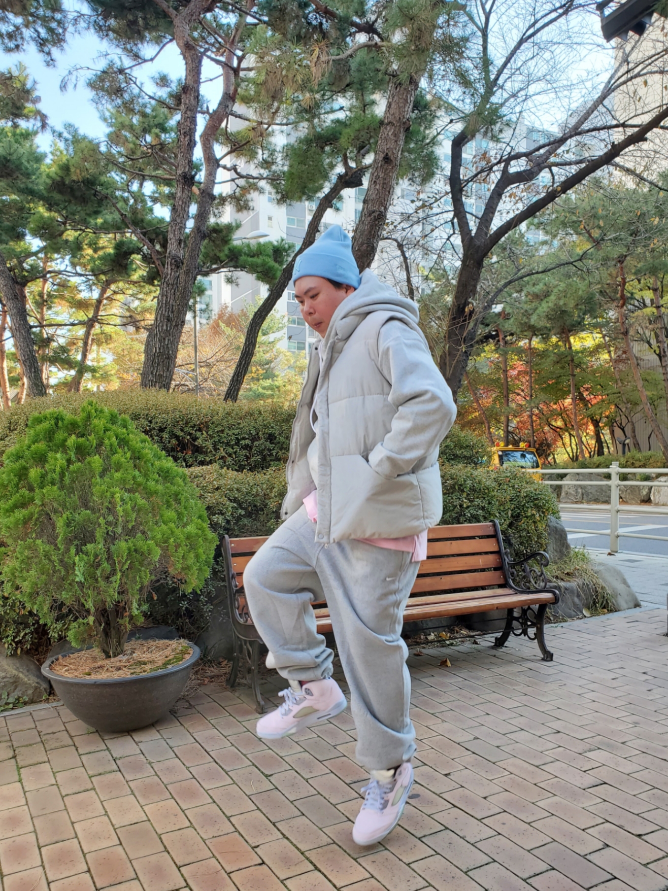 (W) Nike NRG Solo Swoosh Fleece Pants Dark Grey Heather - US/EU, Jordan 5 Retro SE Regal Pink 착용 스타일