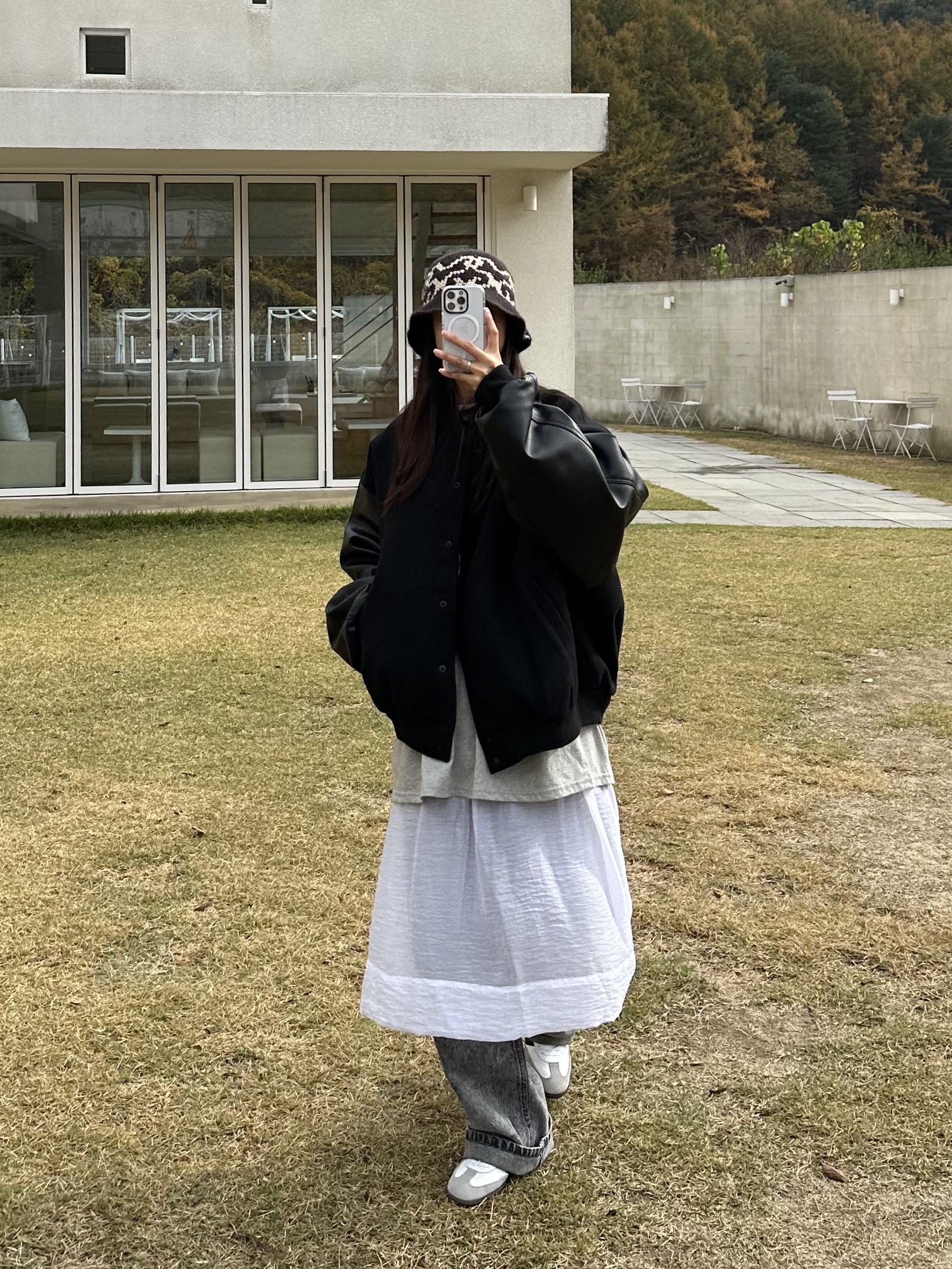 Stussy SS Knit Bucket Hat Black, Adidas Samba OG Cloud White 착용 스타일 - 2