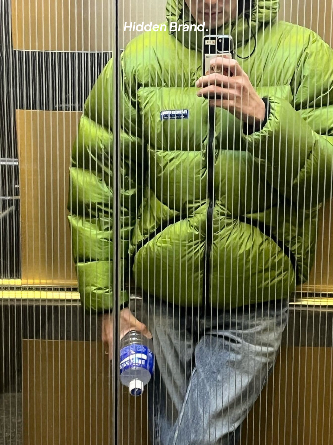 Feathered Friends Helios Hooded Down Jacket Grass, Feathered Friends Helios Hooded Down Jacket Black 착용 스타일 - 3