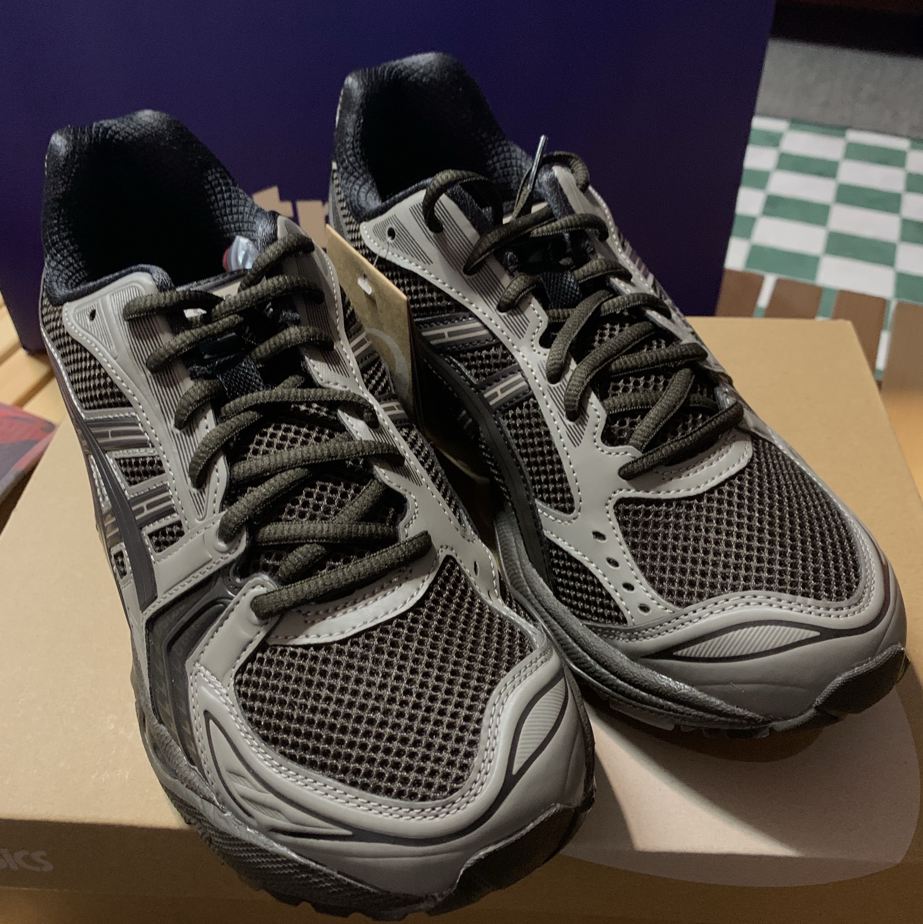 Asics x Atmos x Undermycar Gel-Kayano 14 Pepper Black 착용 스타일 - 3