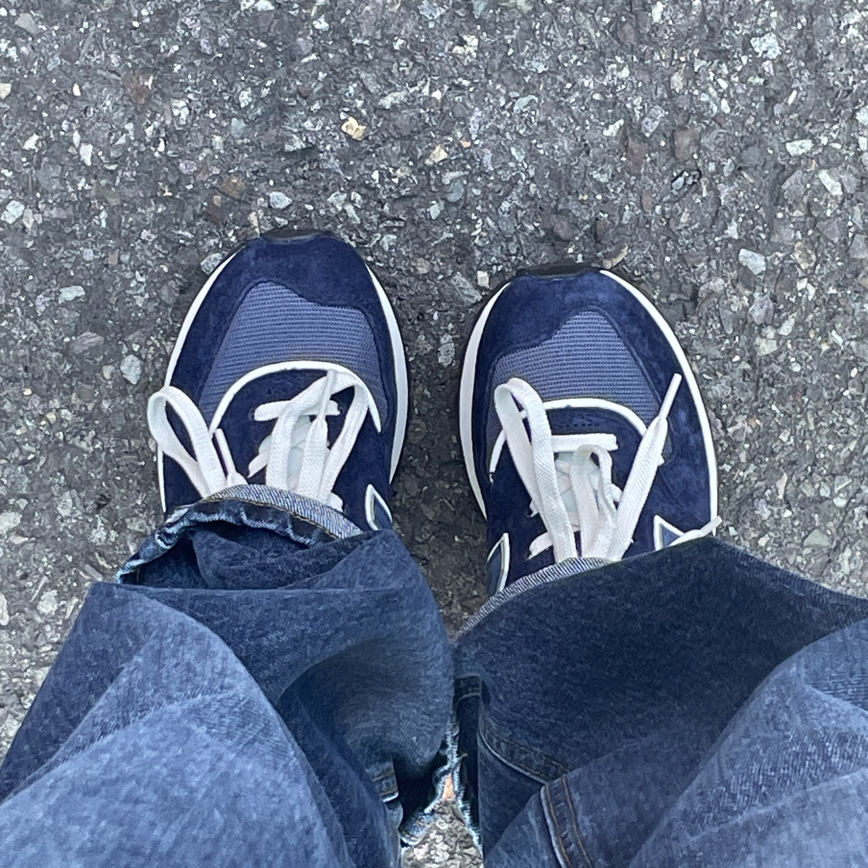 New Balance 574 Legacy Navy 착용 스타일