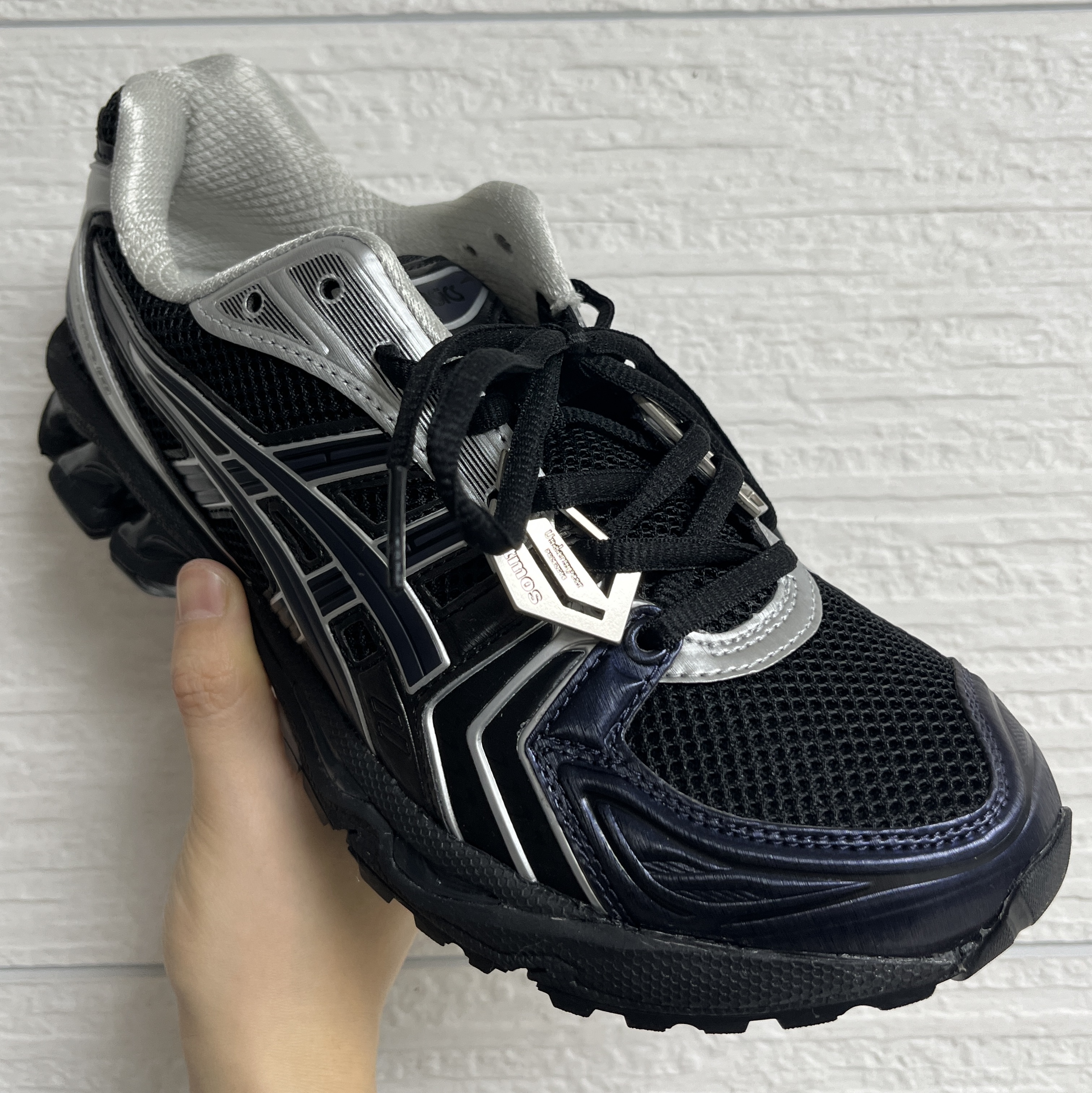 Asics x Atmos x Undermycar Gel-Kayano 14 Black Pure Silver 착용 스타일 - 1