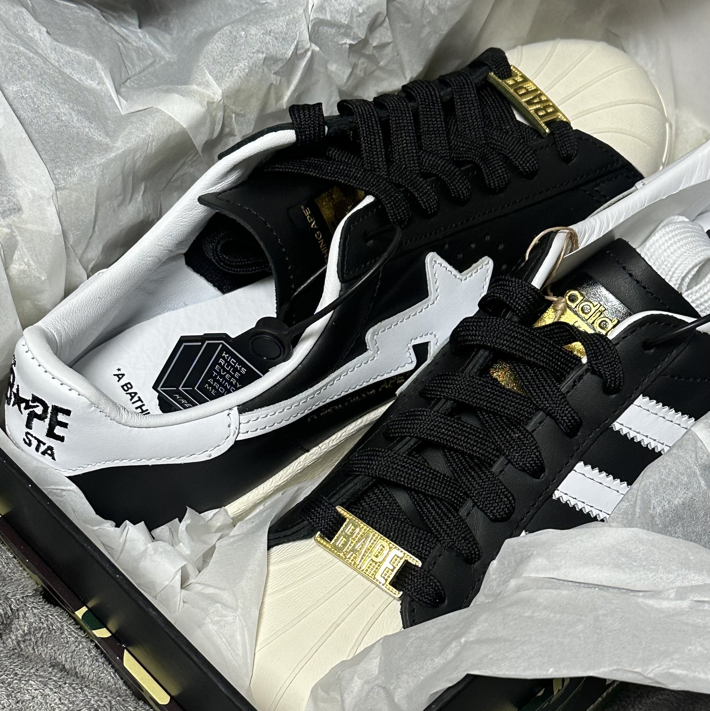 Adidas x BAPE Superstar 80s Core Black Off White 착용 스타일