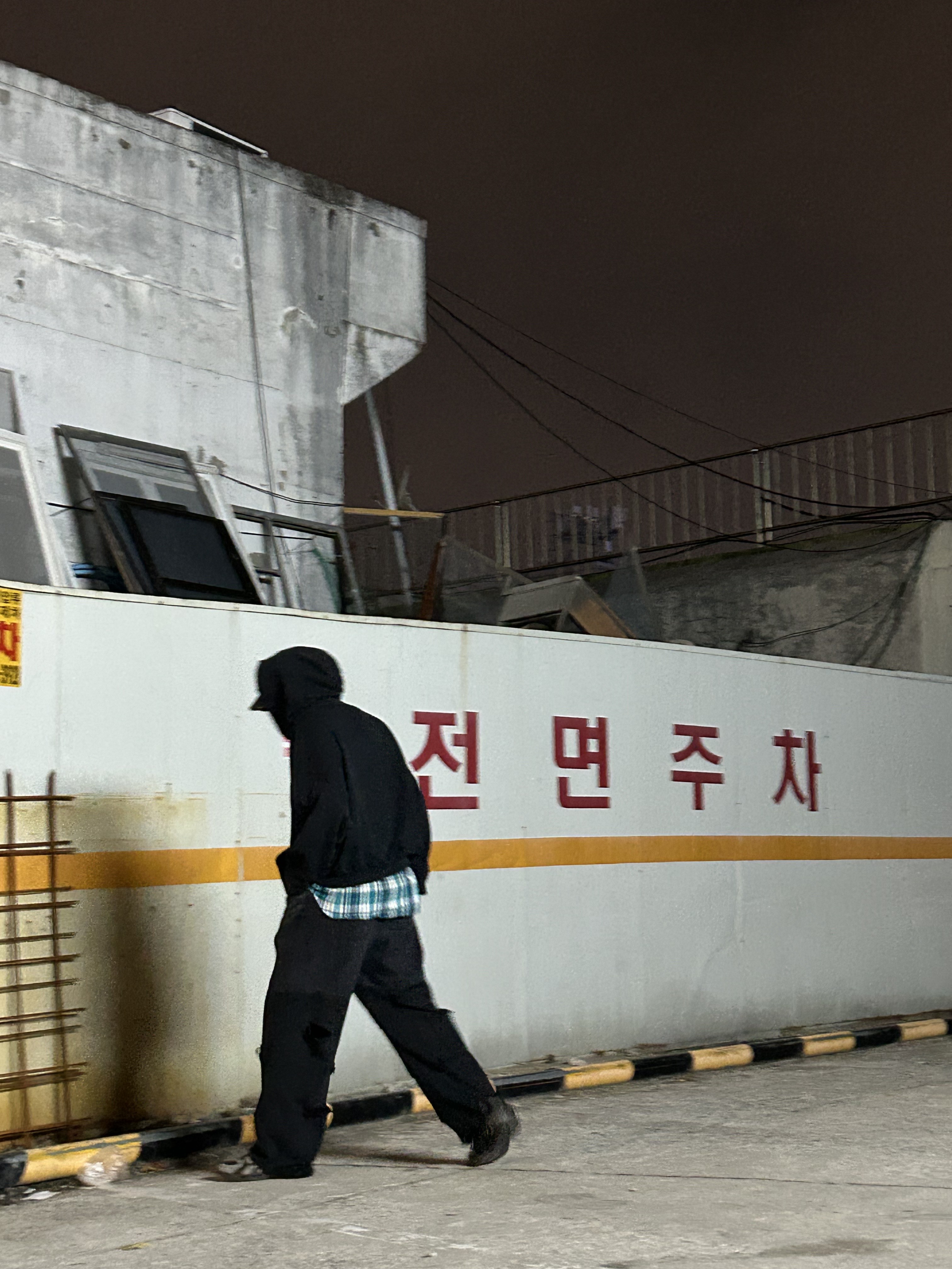 Asics x Atmos x Undermycar Gel-Kayano 14 Pepper Black, Undermycar Dival Real Divided Damage Washed Pants Inkwell - 23FW 착용 스타일 - 5