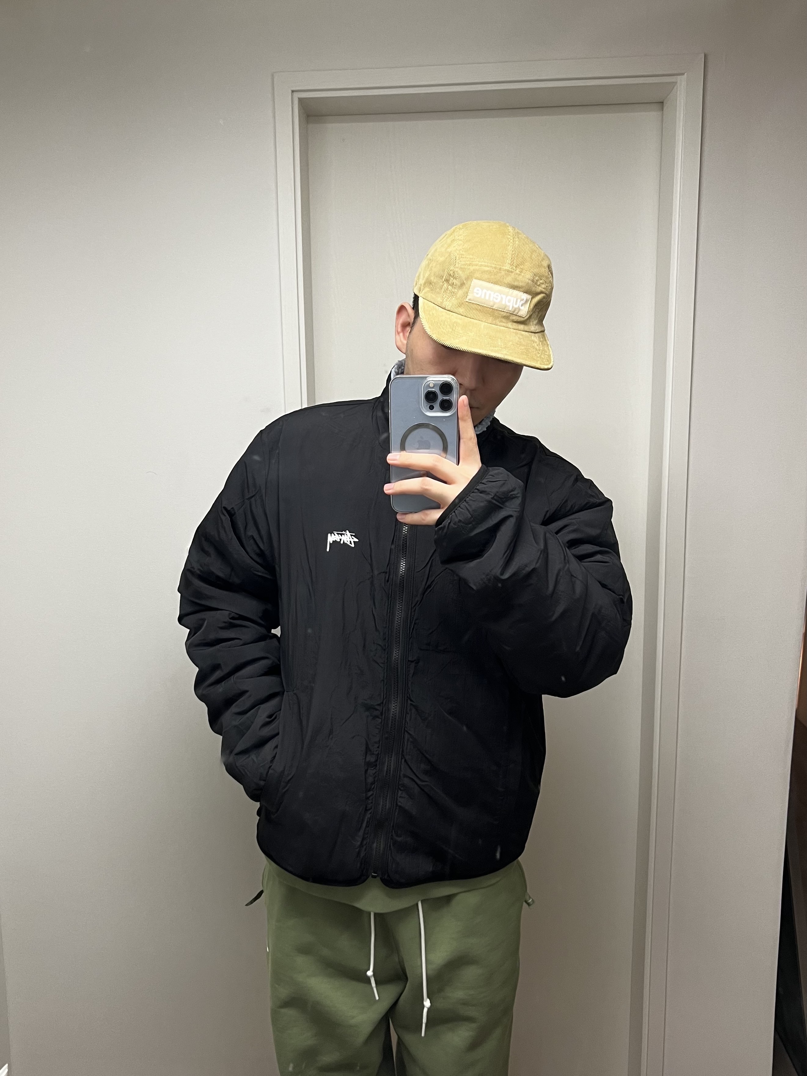 Stussy Sherpa Reversible Jacket Light Denim 착용 스타일 - 3