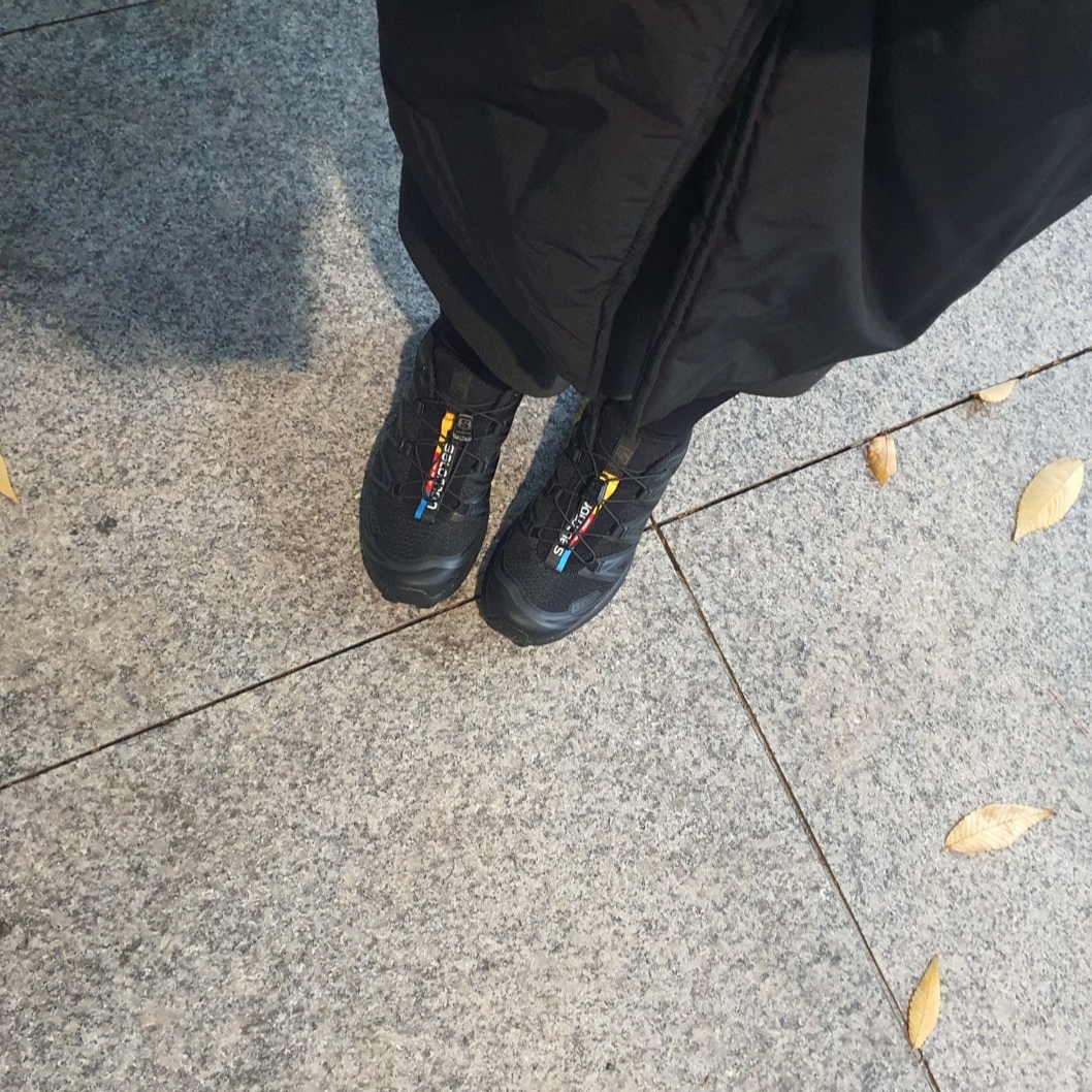 Salomon XT-6 ADV Black 착용 스타일