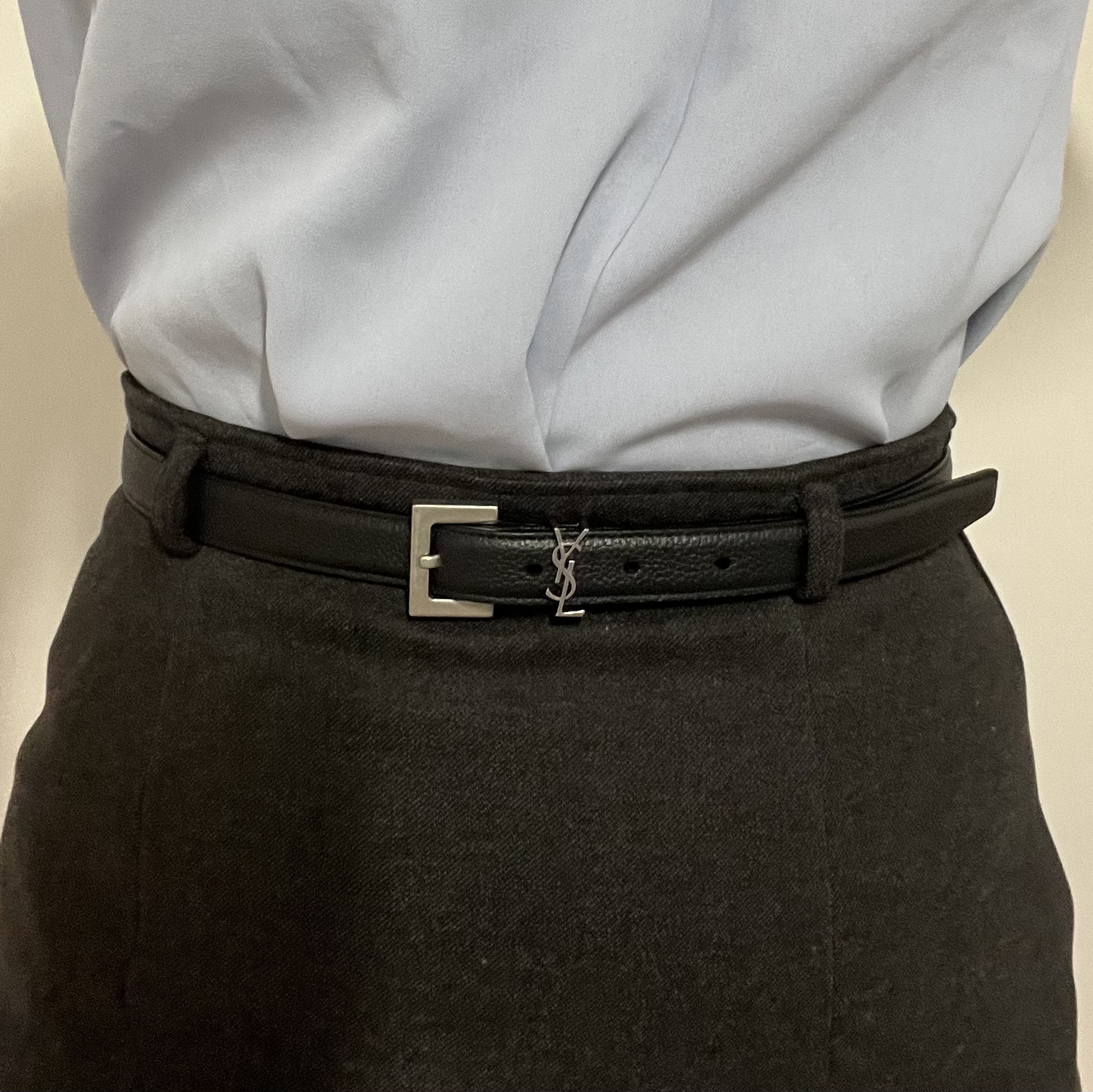 Saint Laurent Grained Leather Silver Monogram Slim Belt Black 착용 스타일