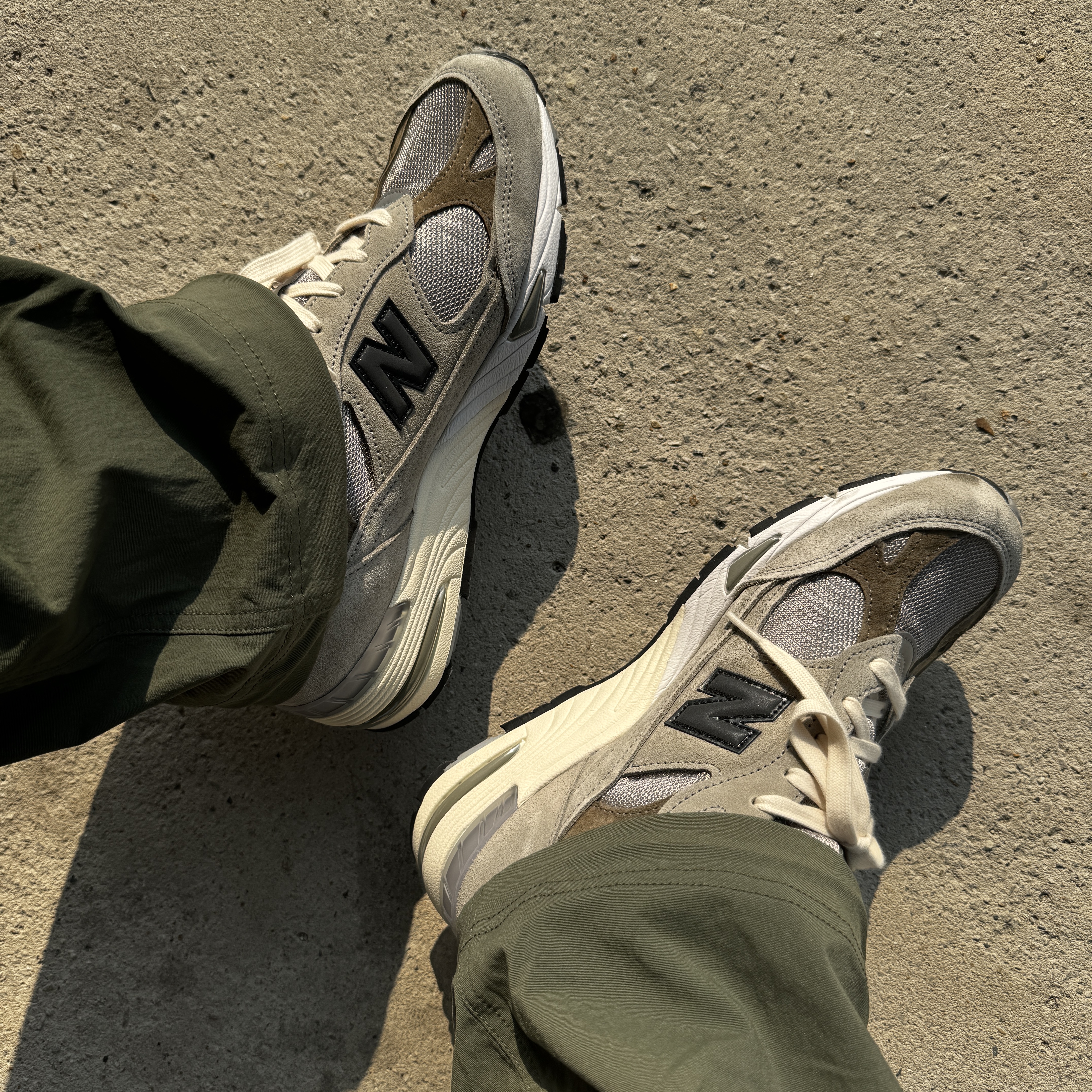 New Balance x JJJJound 991 Made in UK Grey, Nike ACG Smith Summit Cargo Pants Cargo Khaki - Asia 착용 스타일