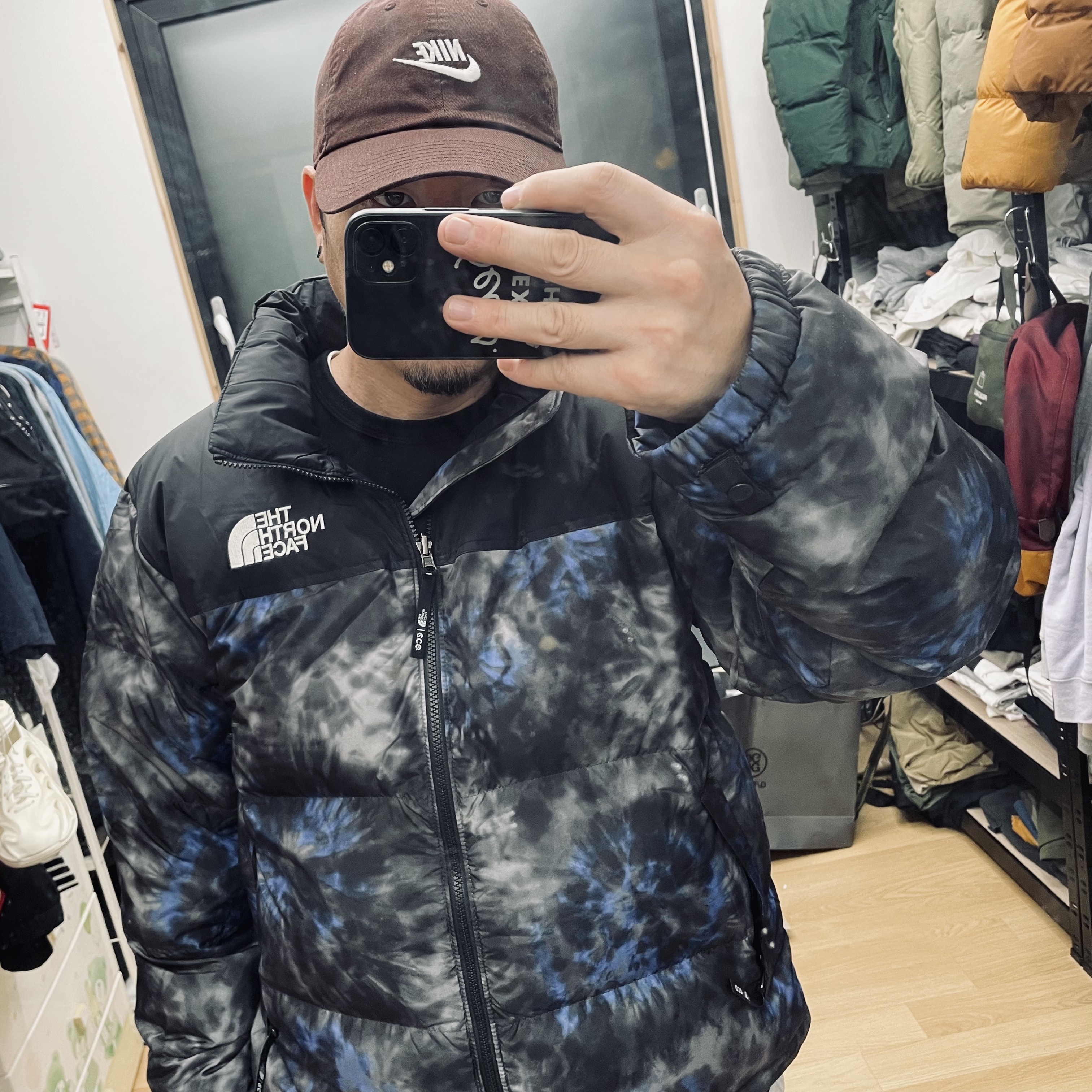 The North Face 1996 Novelty Nuptse Jacket Deep and Deep Navy 착용 스타일 - 1