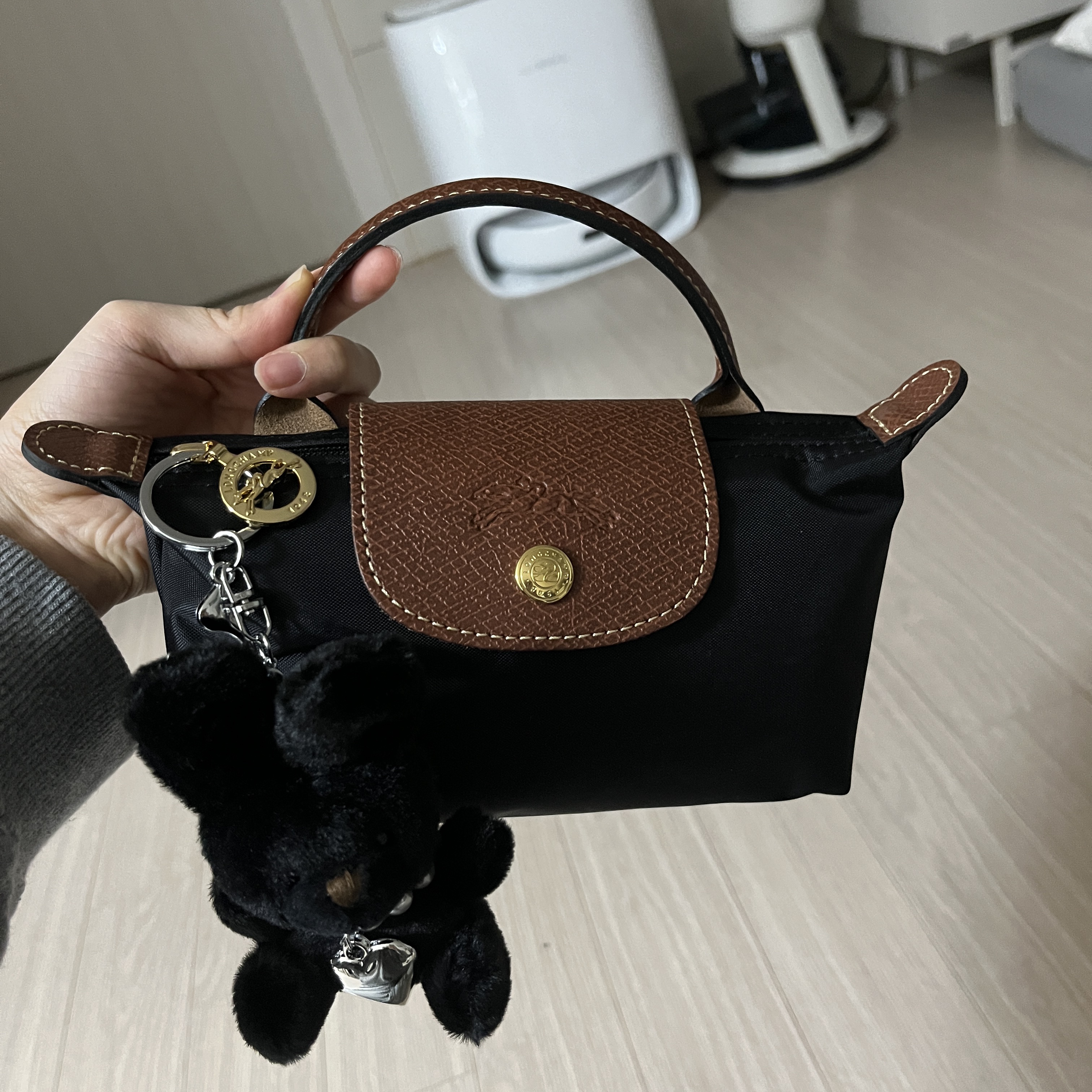 Longchamp Le Pliage Original Handle Pouch Black 착용 스타일