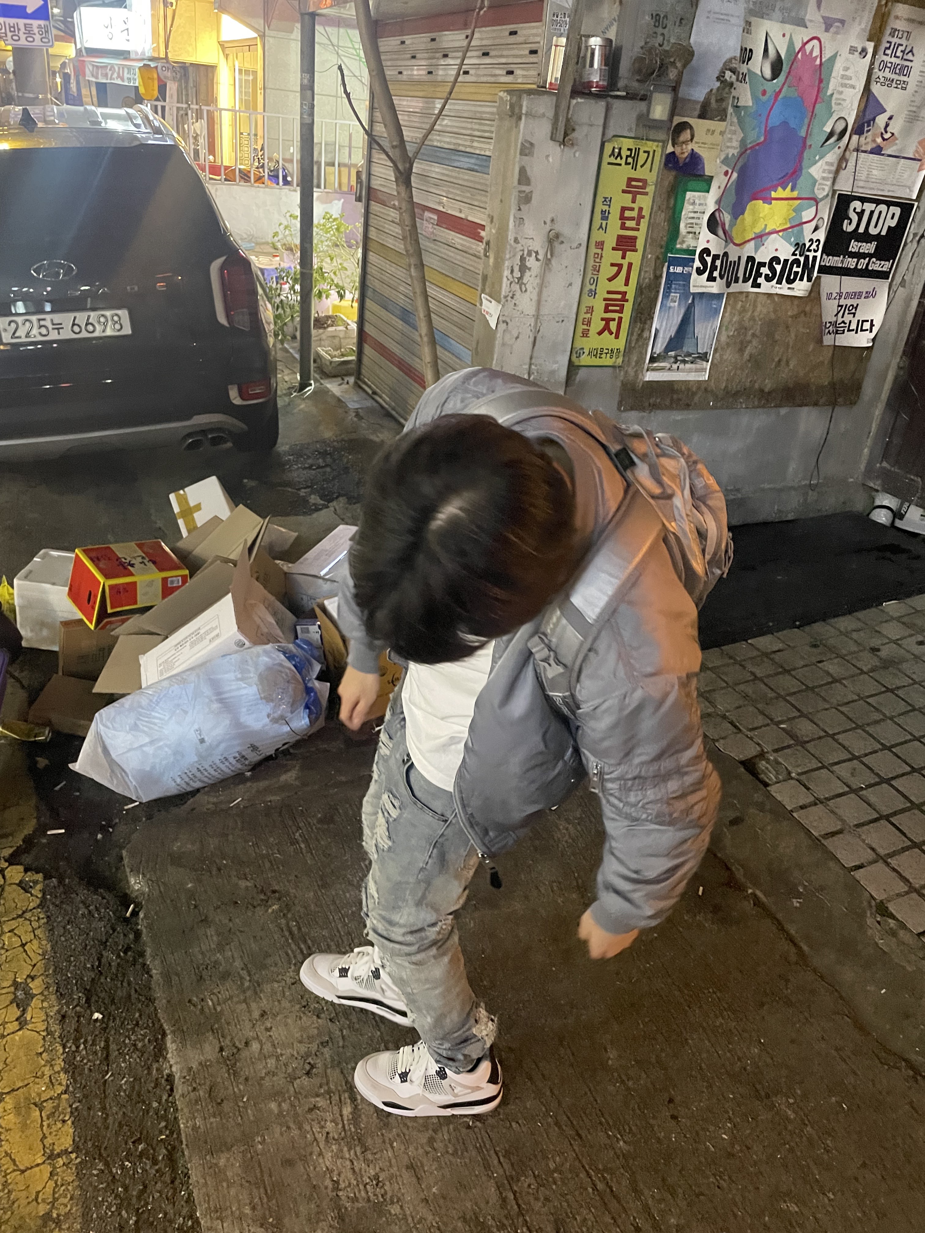 Supreme Backpack Silver - 22FW, Jordan 4 Retro White and Black 착용 스타일 - 2