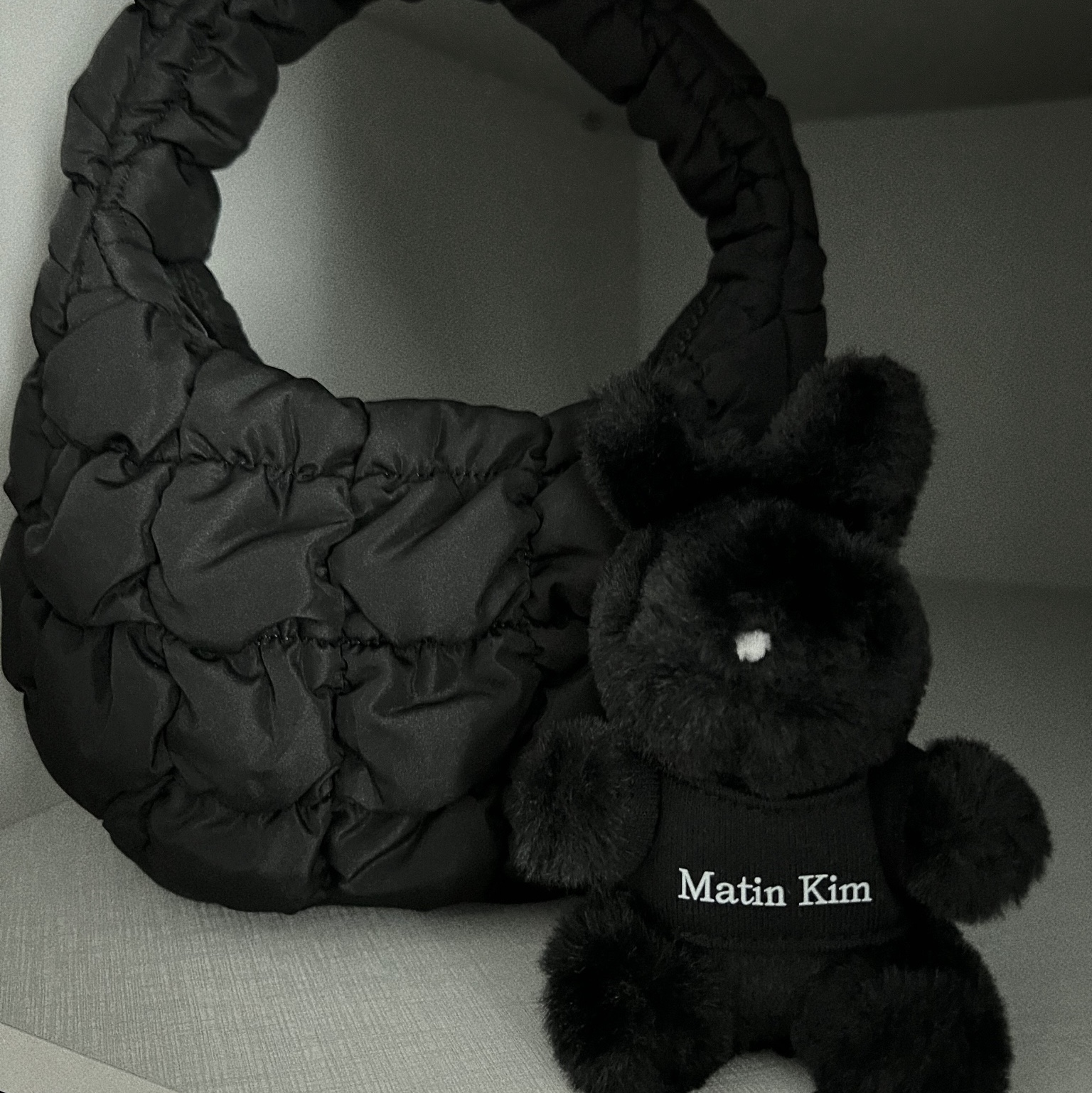 Matin Kim Black Bunny Toy Keyring Black 착용 스타일