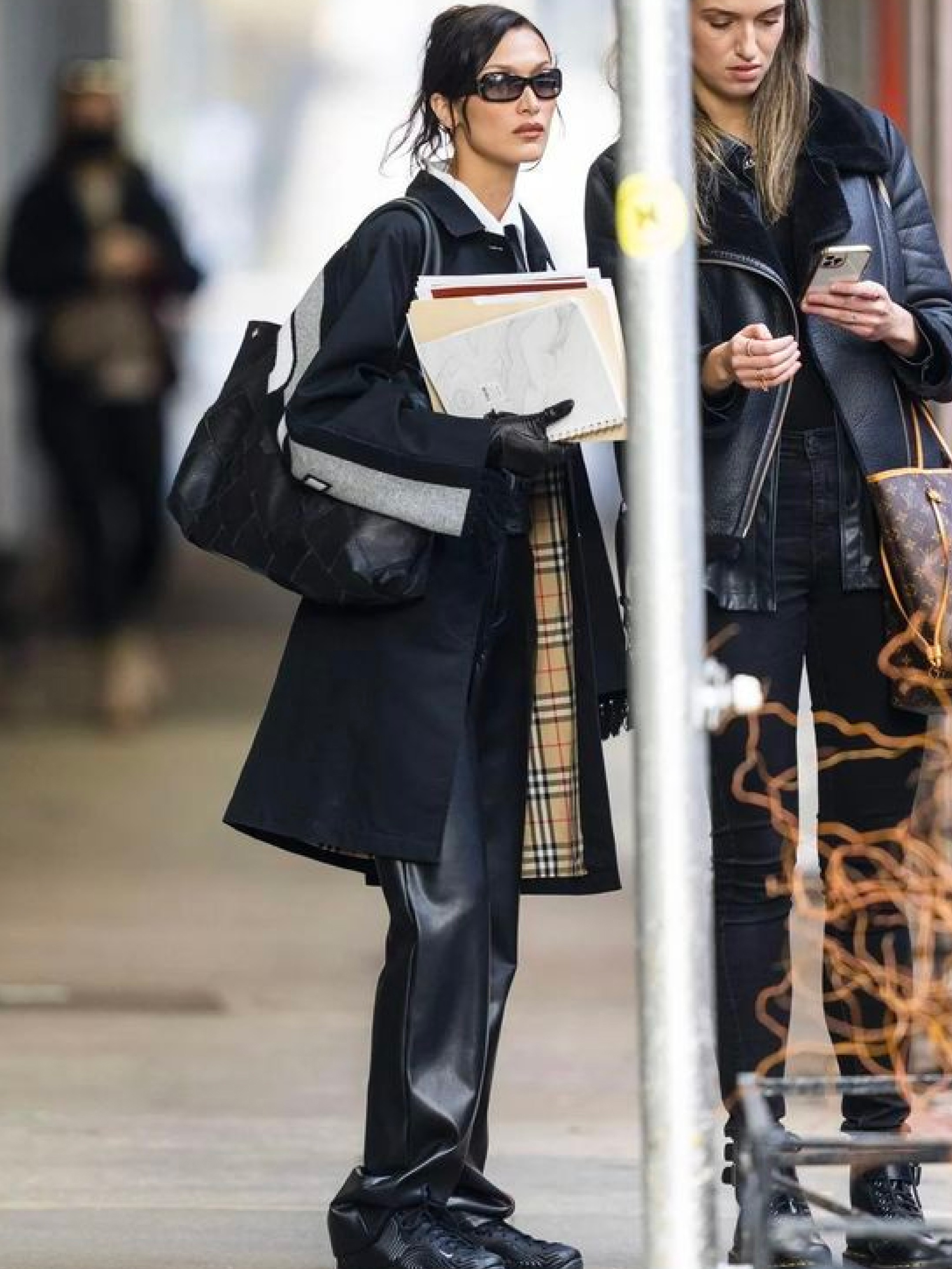 Thom Browne Knitted Silk Jacquard Gingham Check 4-Bar Tie Light Grey, AMI de Coeur Long Sleeves T-Shirt White 착용 스타일 - 5