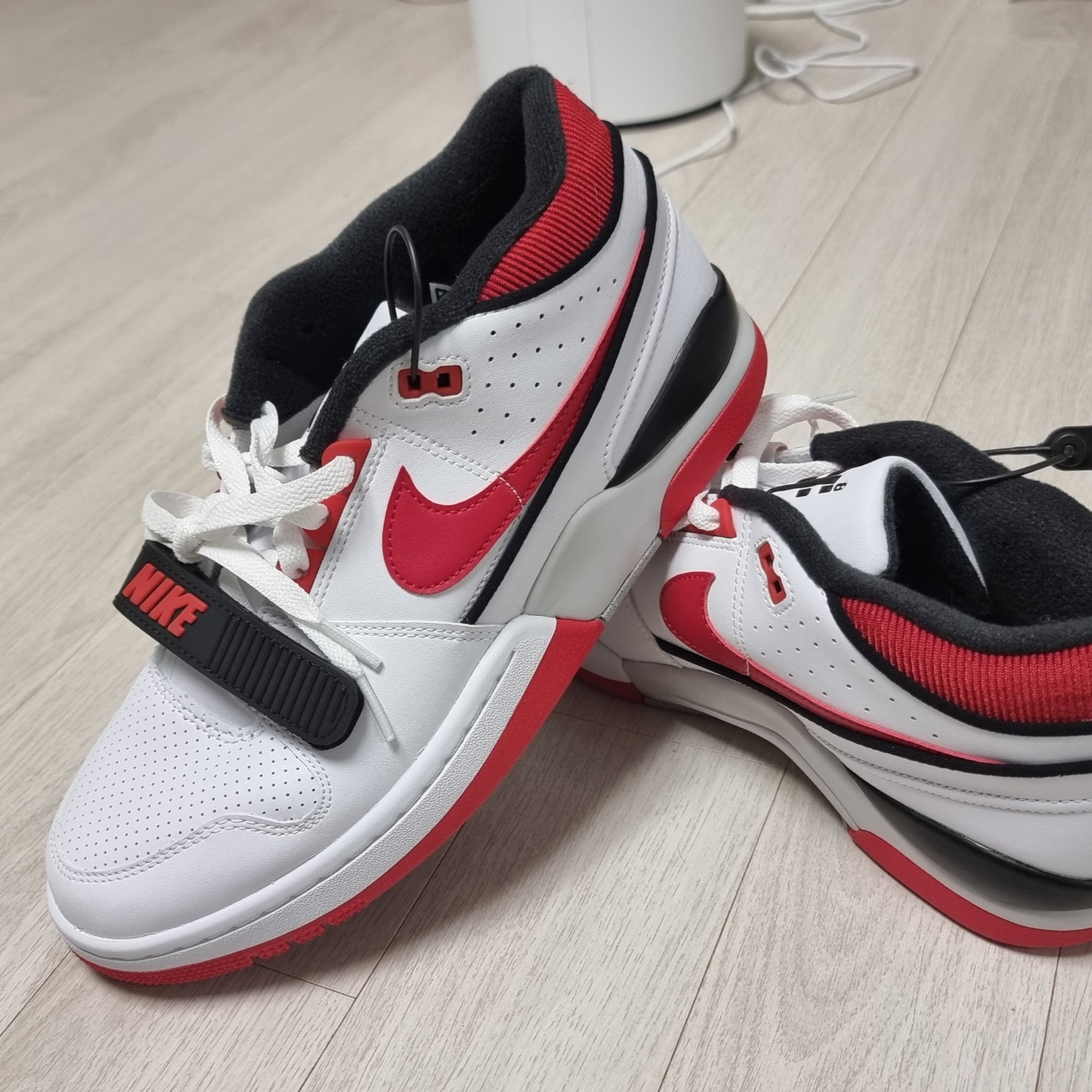 Nike x Billie Eilish Air Alpha Force 88 Fire Red and White 착용 스타일 - 3
