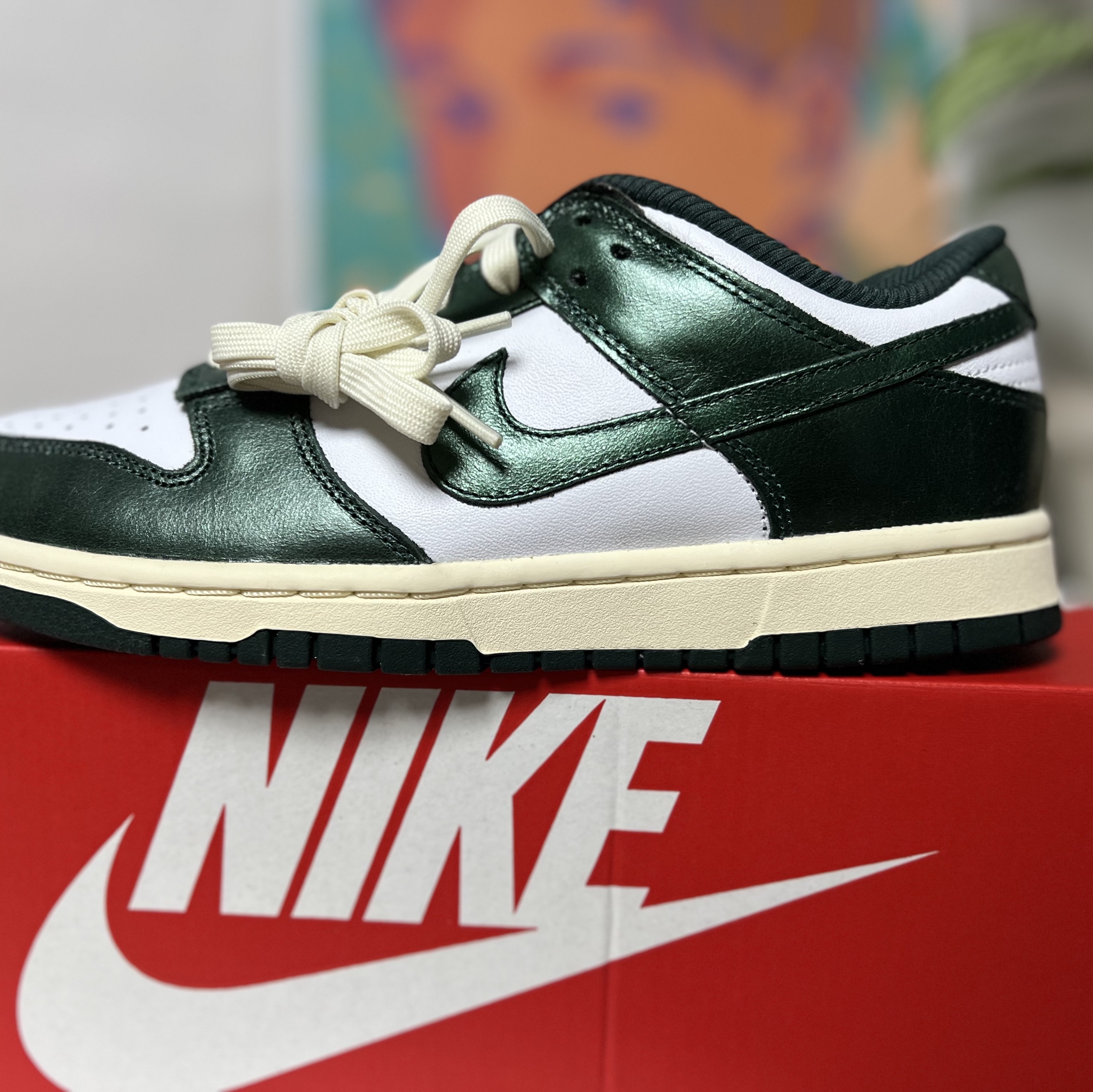 (W) Nike Dunk Low Vintage Green 착용 스타일 - 2