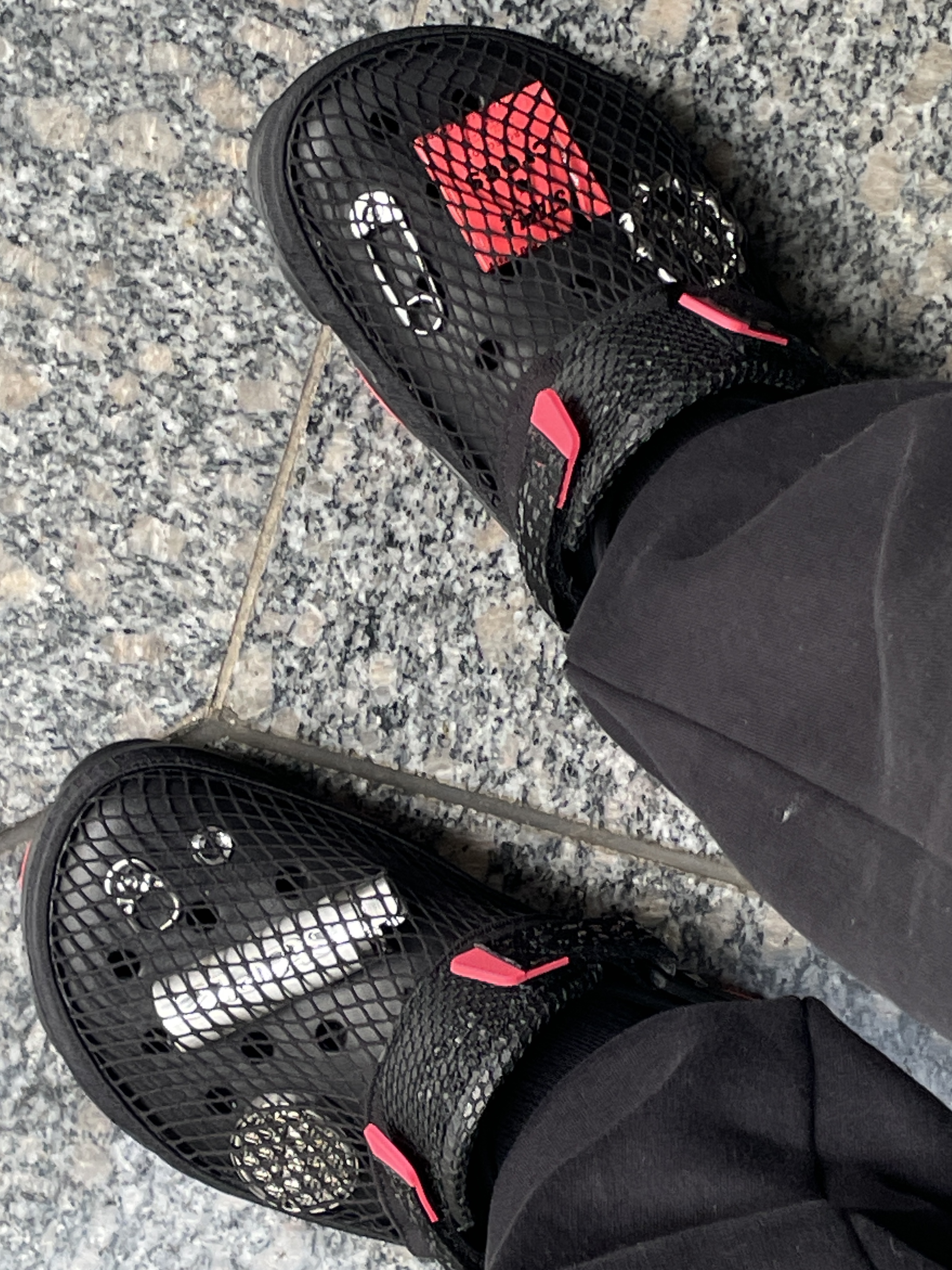 Crocs x Staple Classic All Terrain Clog Black 착용 스타일