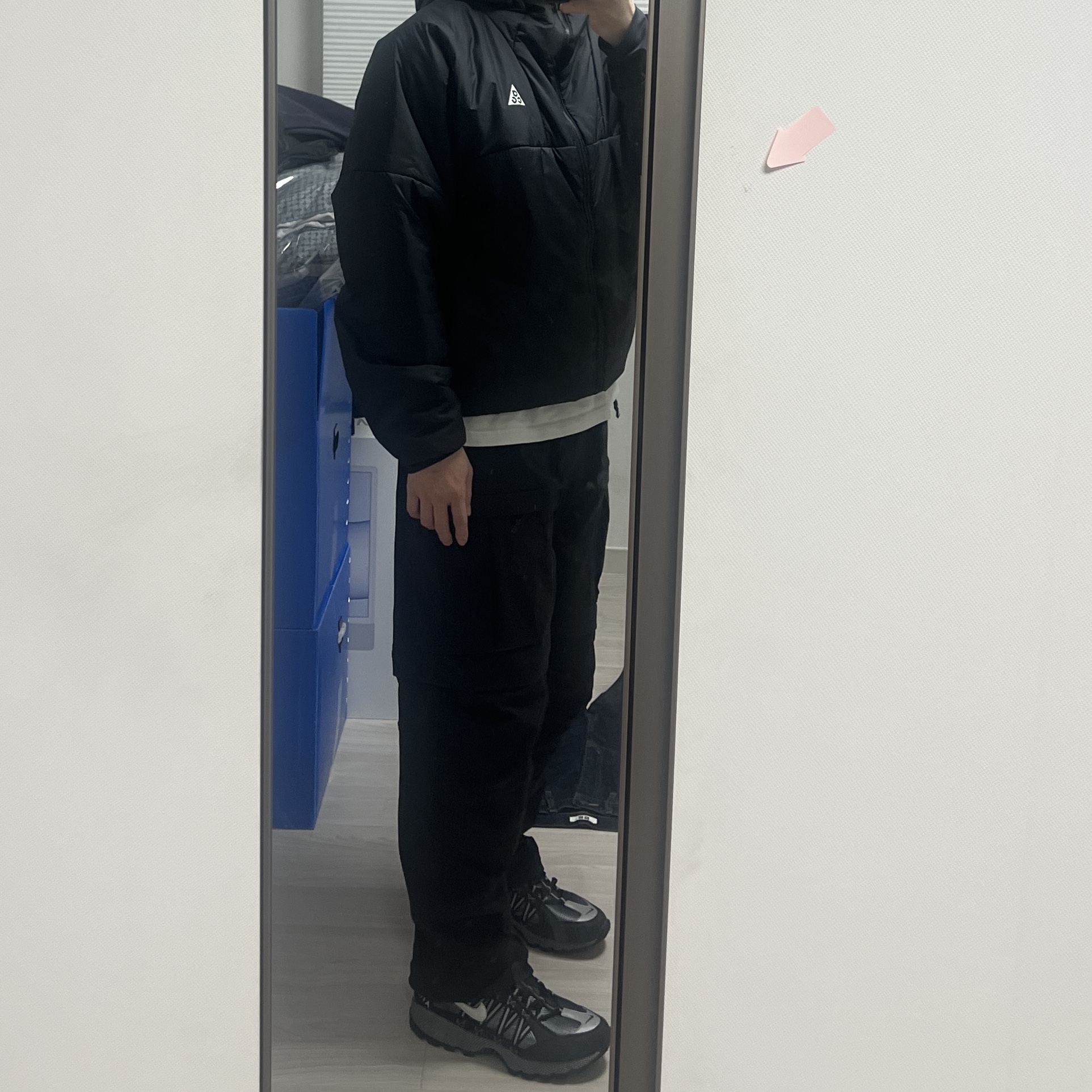 Nike Air Humara Black and Metallic Silver, Nike ACG Smith Summit Cargo Pants Black - US/EU 착용 스타일 - 2