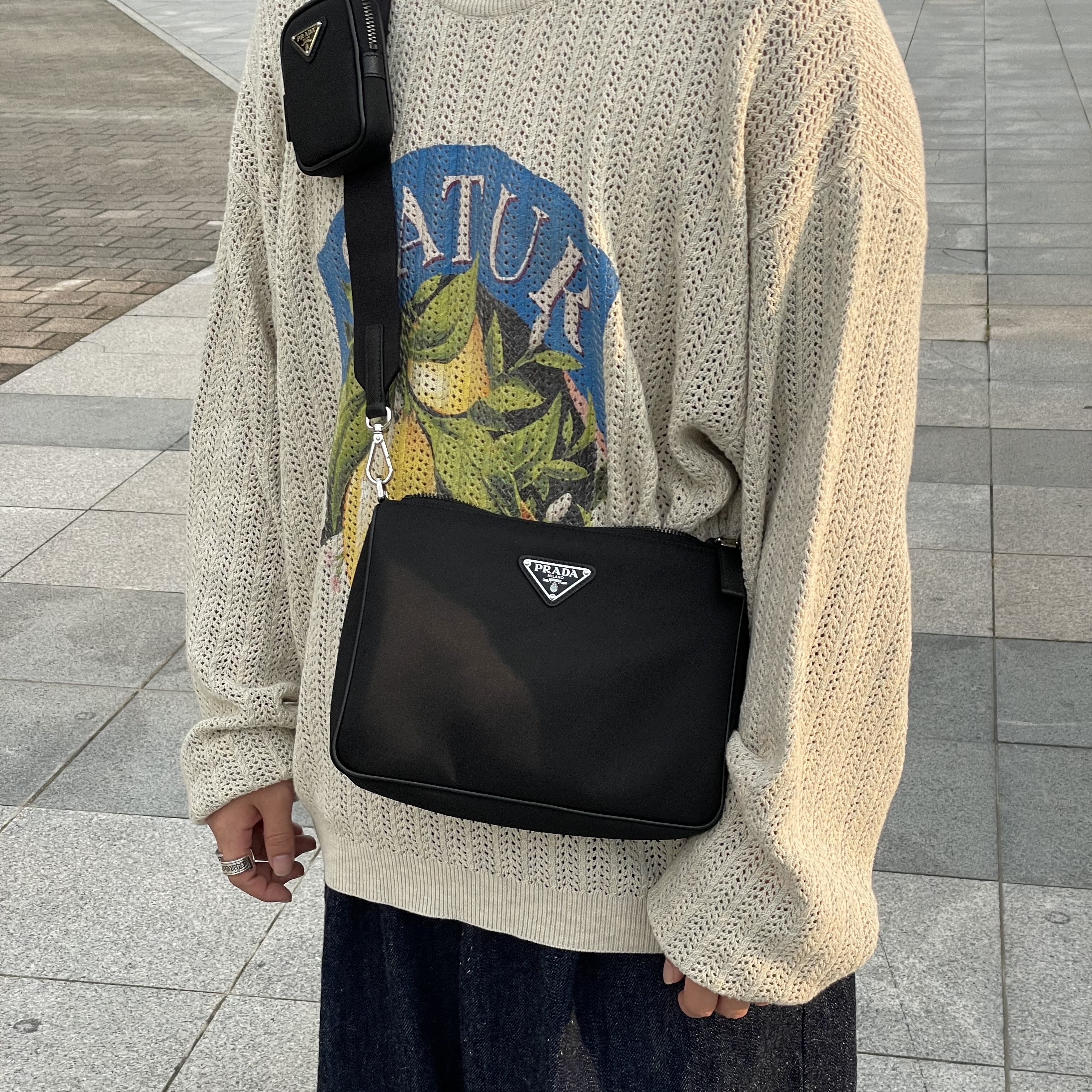 Prada Re-Nylon and Saffiano Leather Shoulder Bag Black 착용 스타일