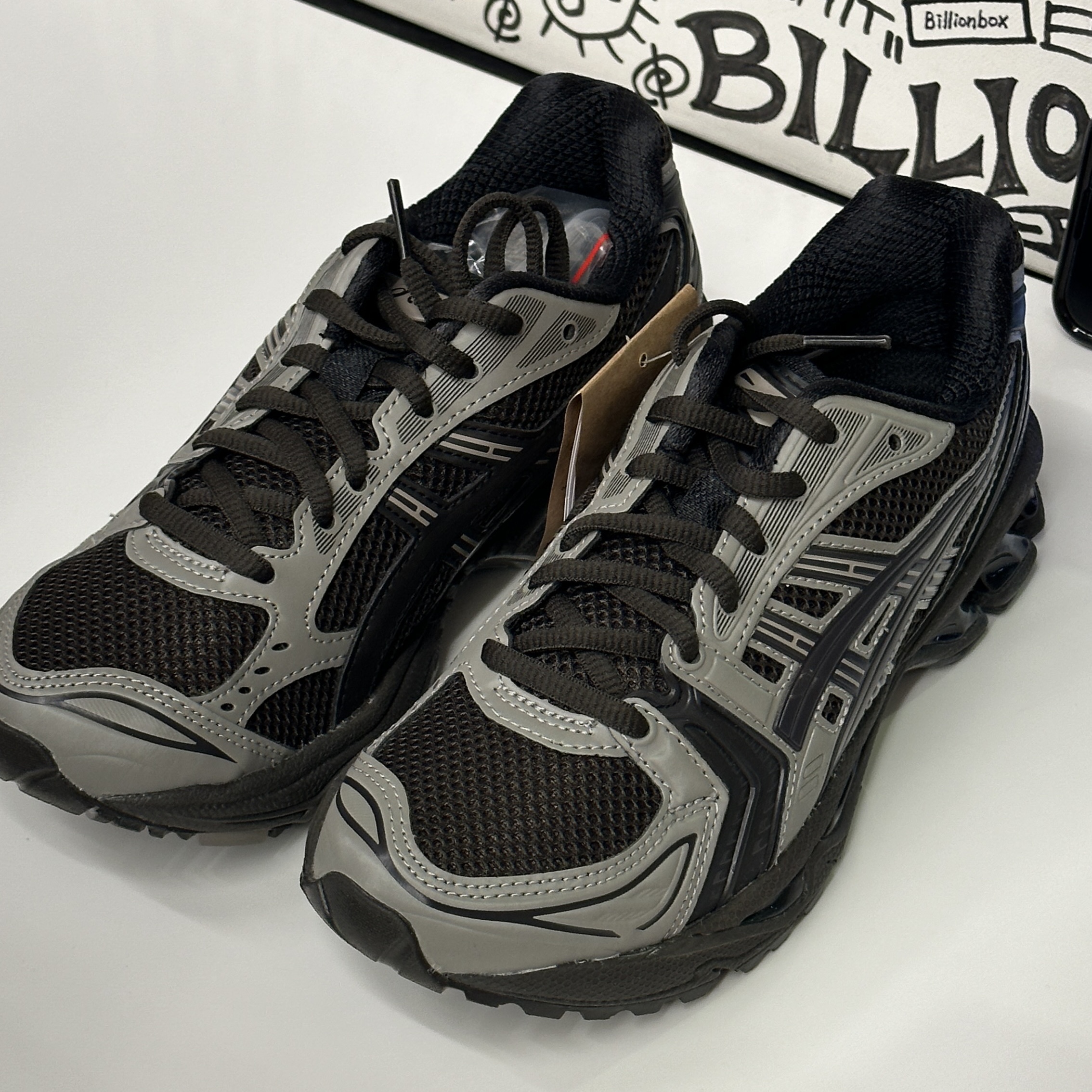 Asics x Atmos x Undermycar Gel-Kayano 14 Pepper Black 착용 스타일 - 1
