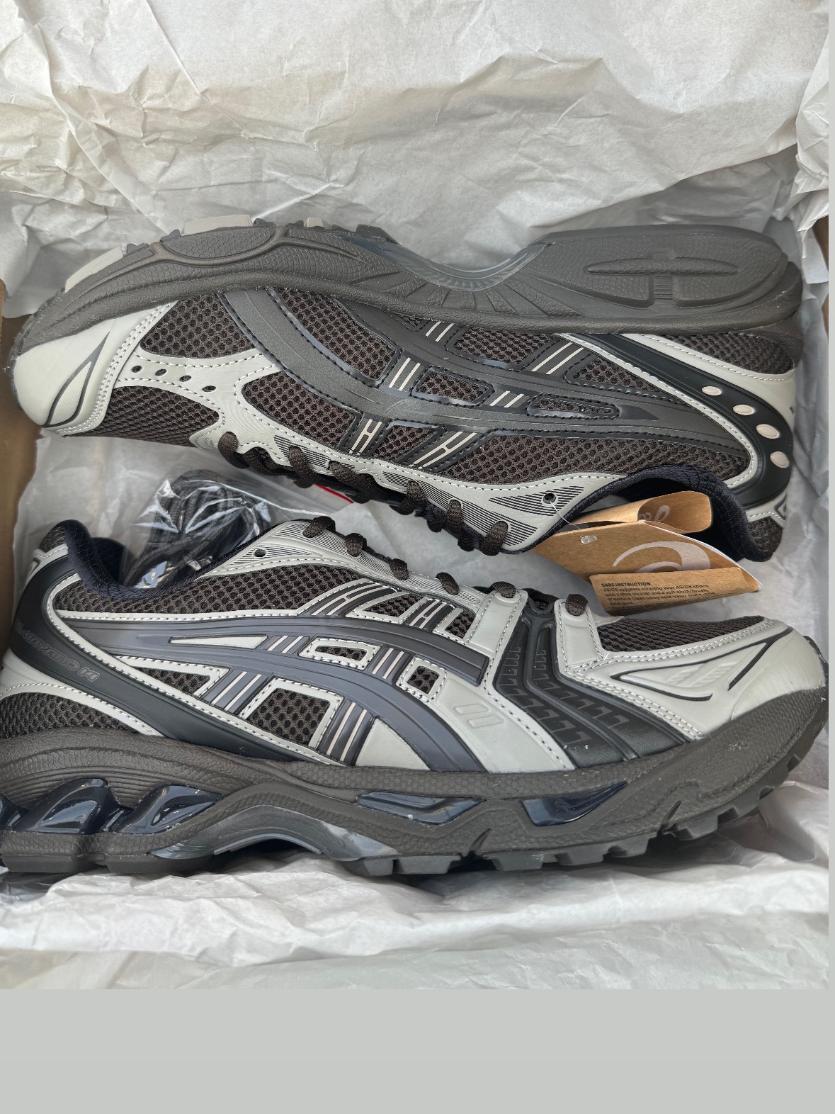 Asics x Atmos x Undermycar Gel-Kayano 14 Pepper Black 착용 스타일 - 1