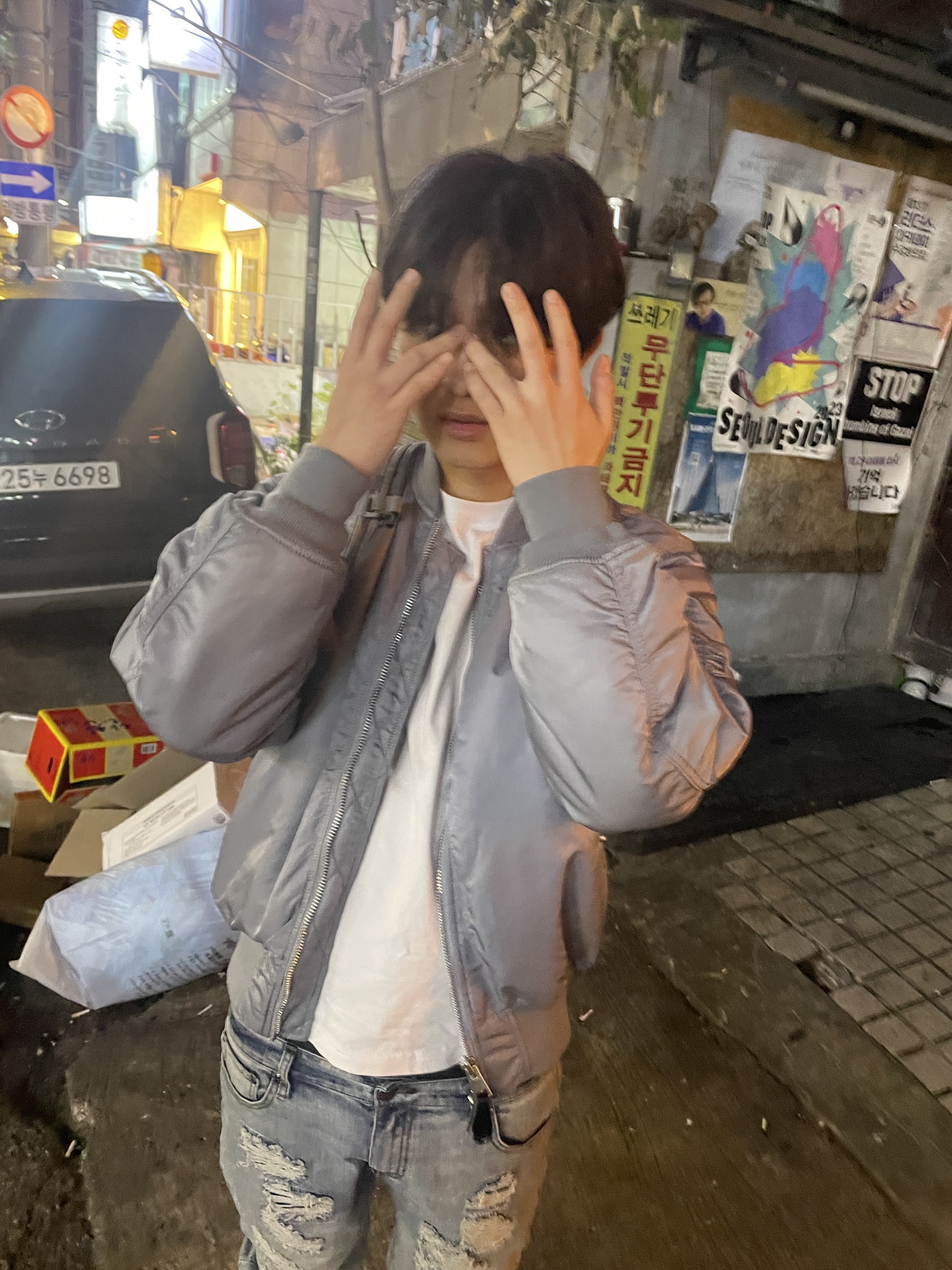 Supreme Backpack Silver - 22FW, Jordan 4 Retro White and Black 착용 스타일 - 1