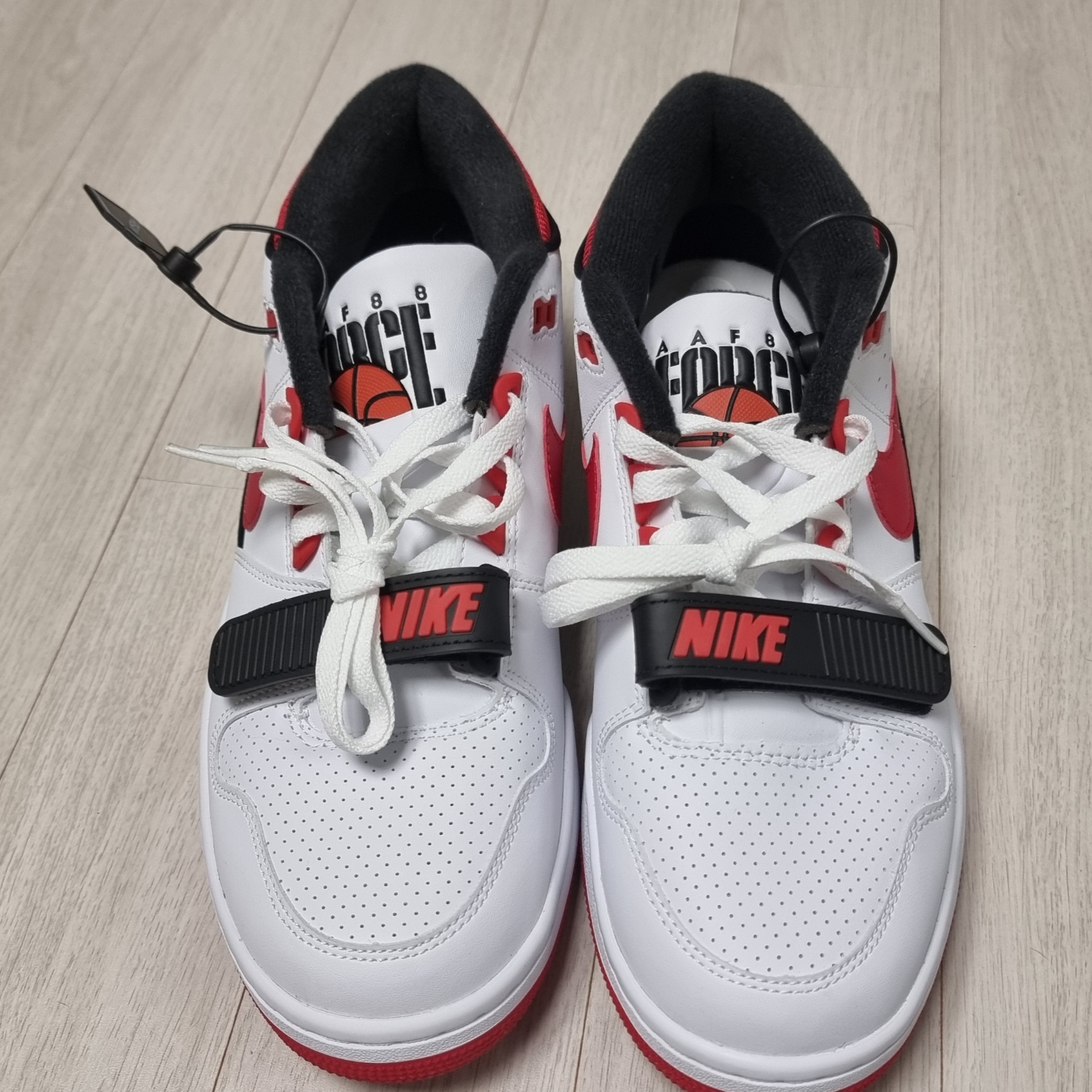 Nike x Billie Eilish Air Alpha Force 88 Fire Red and White 착용 스타일 - 2