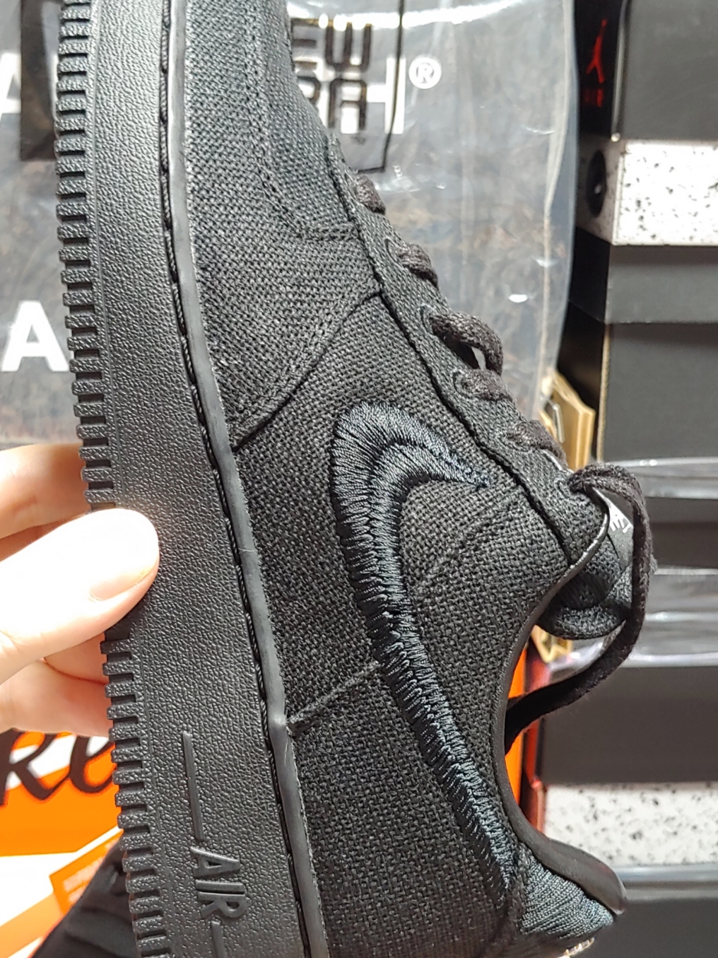 Nike x Stussy Air Force 1 Low Triple Black 착용 스타일 - 4