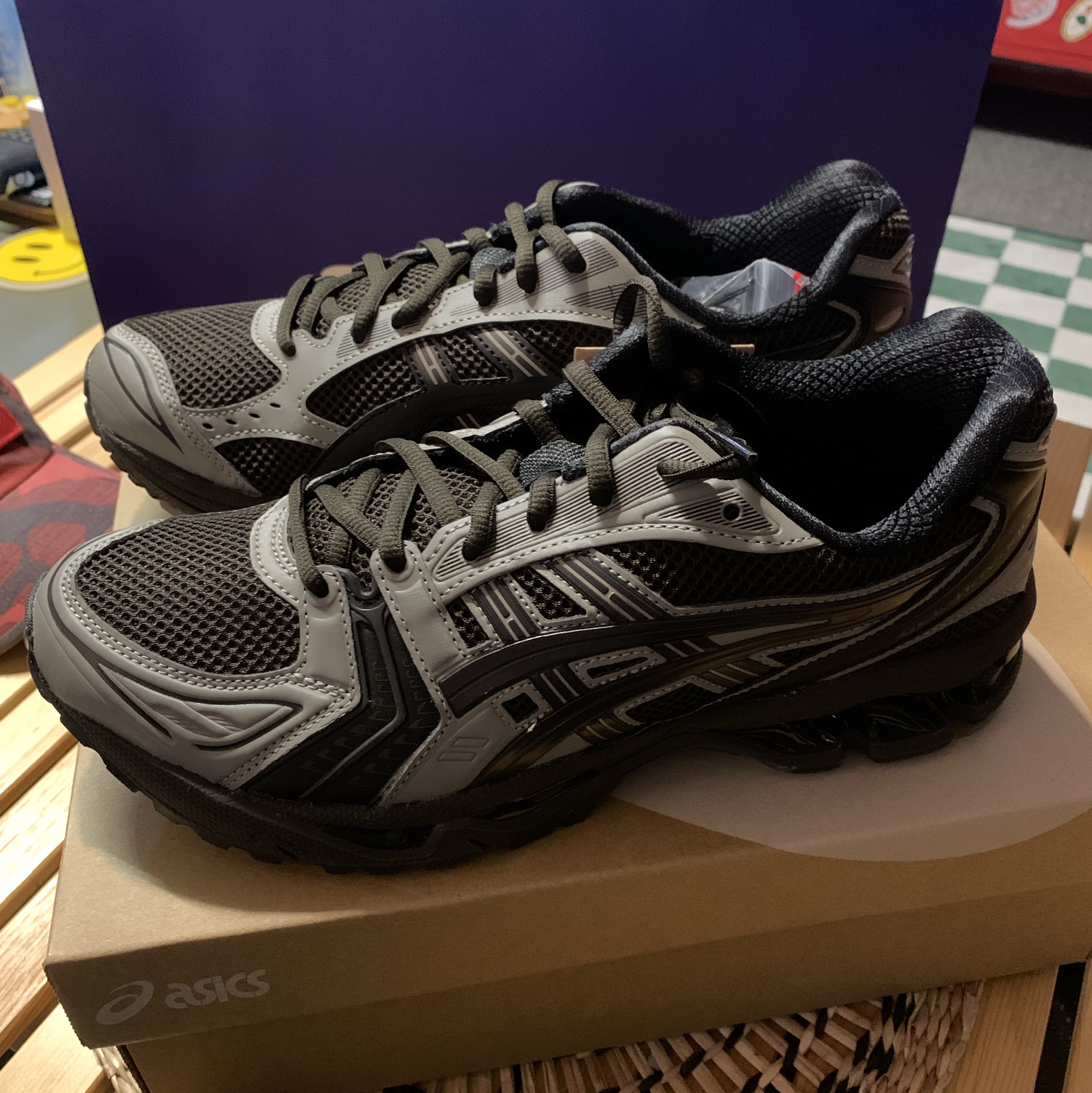 Asics x Atmos x Undermycar Gel-Kayano 14 Pepper Black 착용 스타일 - 1