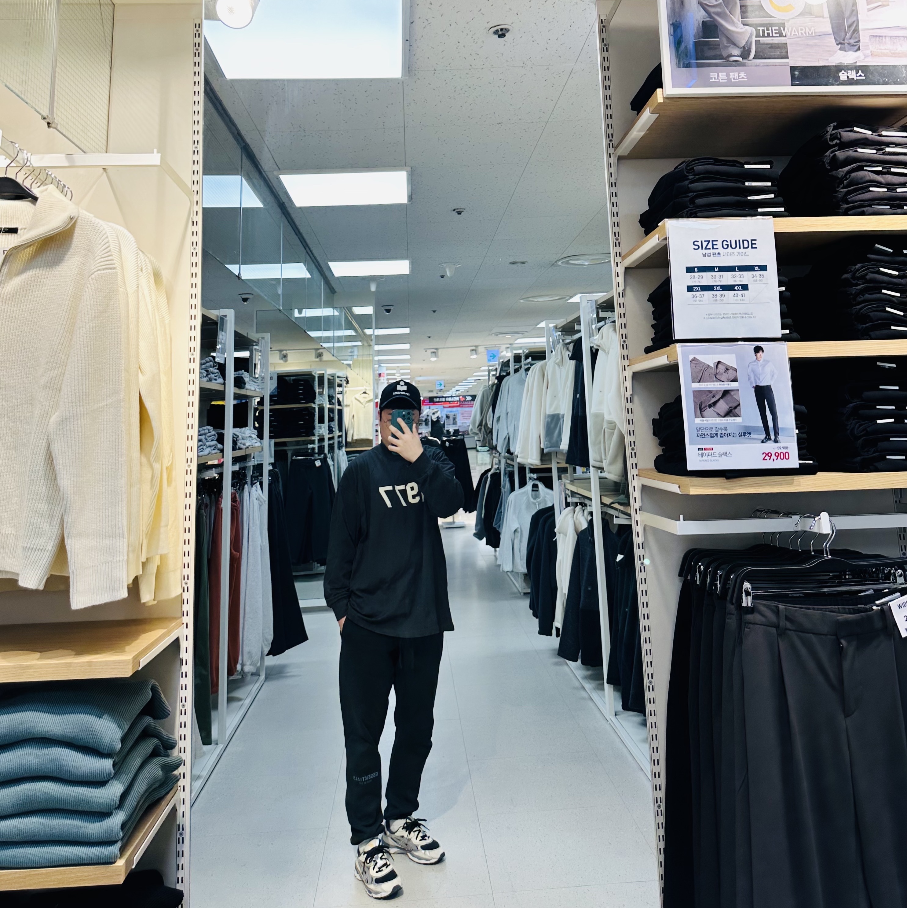 Isabel Marant Tyronh Cap Black - 21FW, Essentials 1977 Long Sleeve T-Shirt Iron - 22SS 착용 스타일 - 1