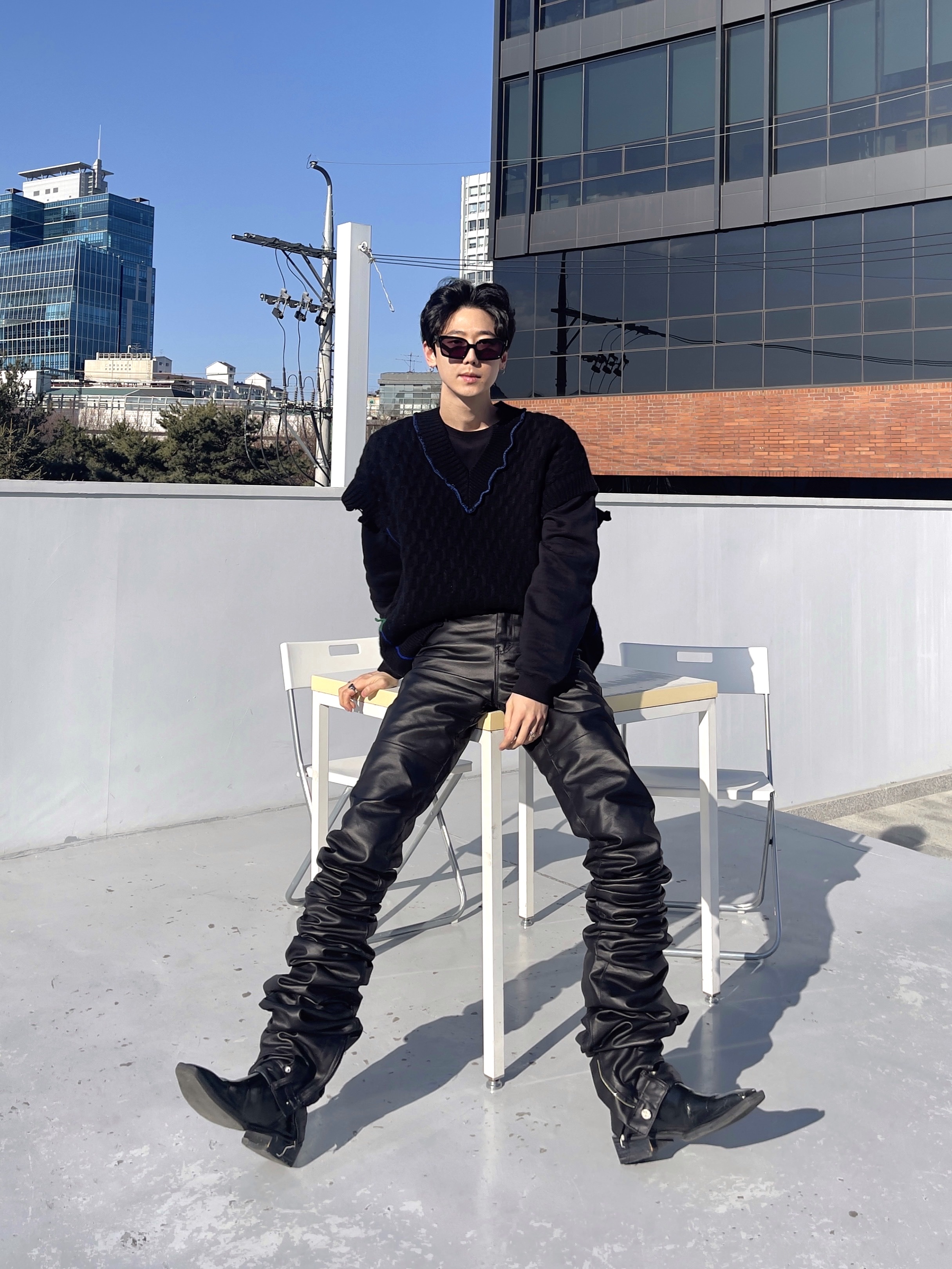 Zara x Ader Error Oversized Vest Black 착용 스타일