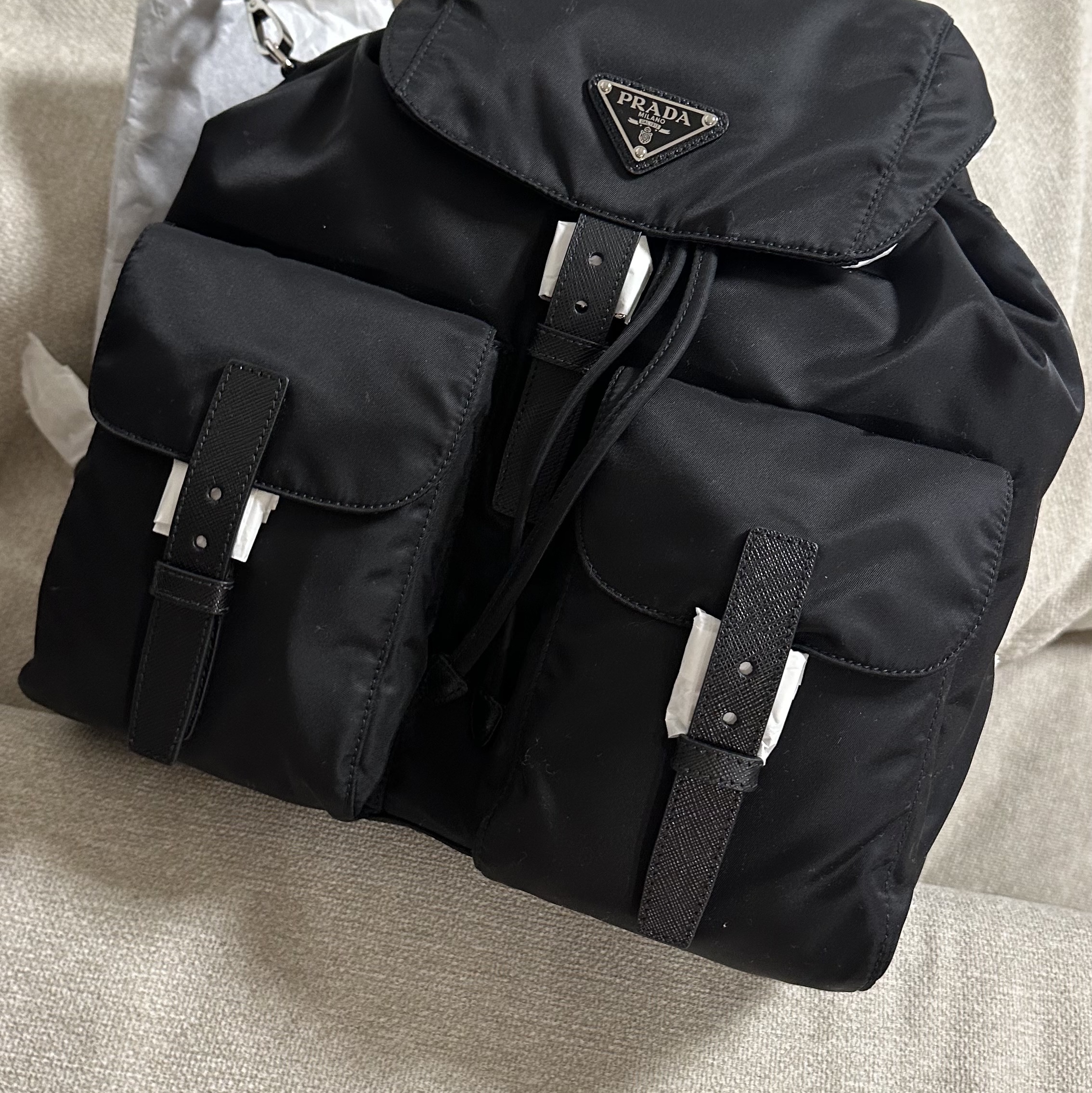 Prada Re-Nylon Medium Backpack Black 착용 스타일