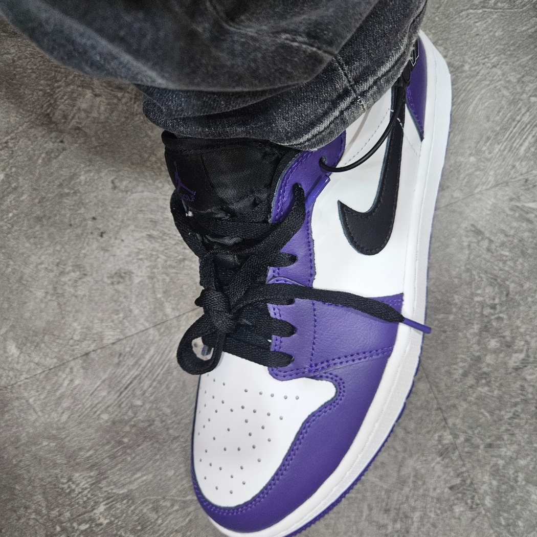 Jordan 1 Low Golf Court Purple 착용 스타일 - 3