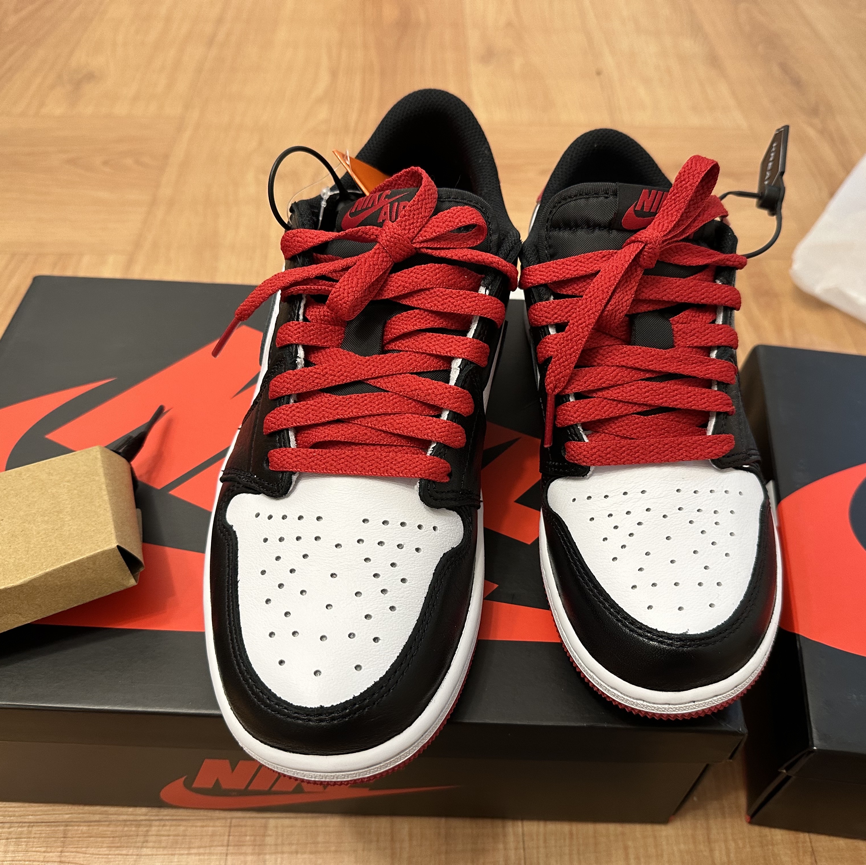 (GS) Jordan 1 Retro Low OG Black Toe 착용 스타일 - 5