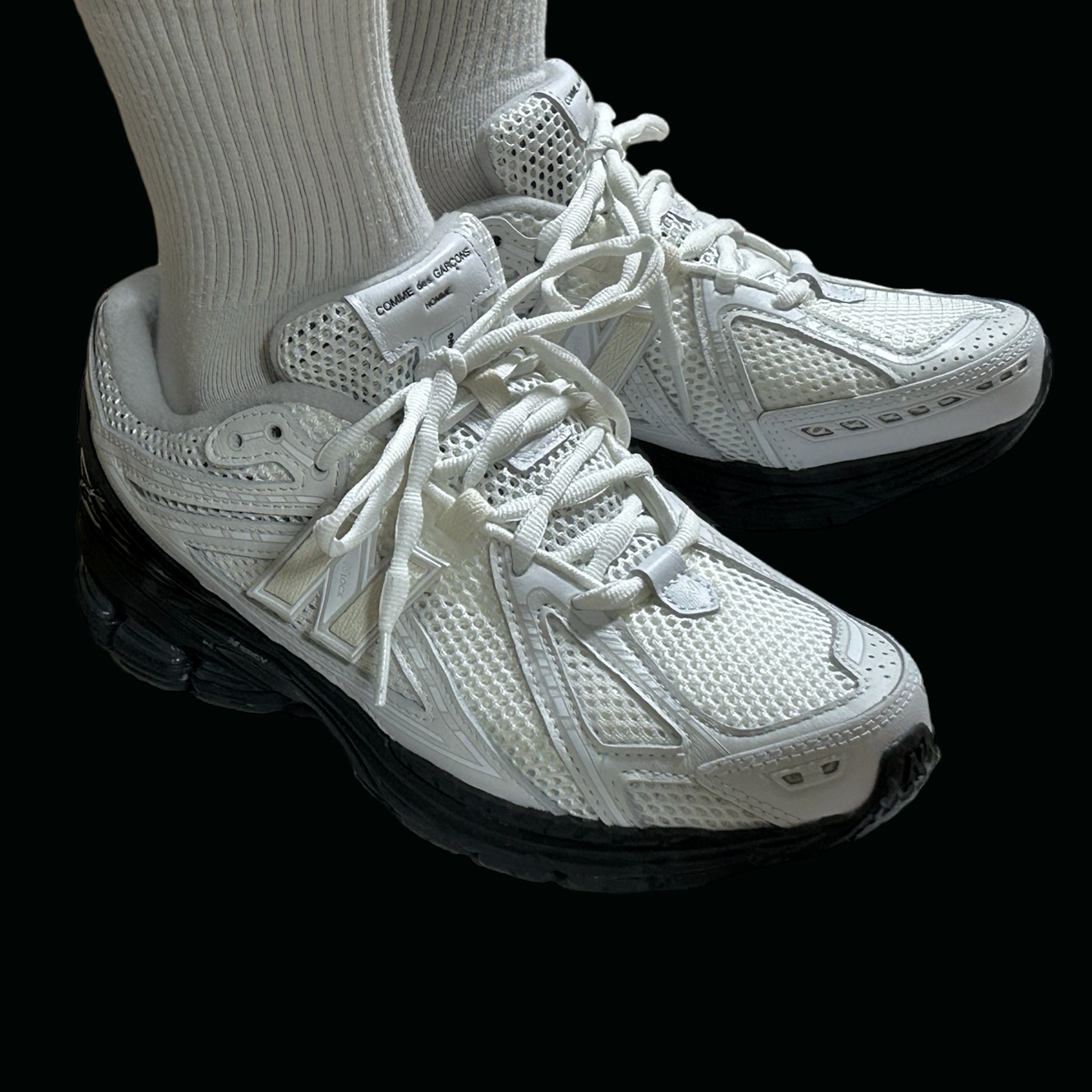 New Balance x Comme des Garcons Homme 1906R White 착용 스타일