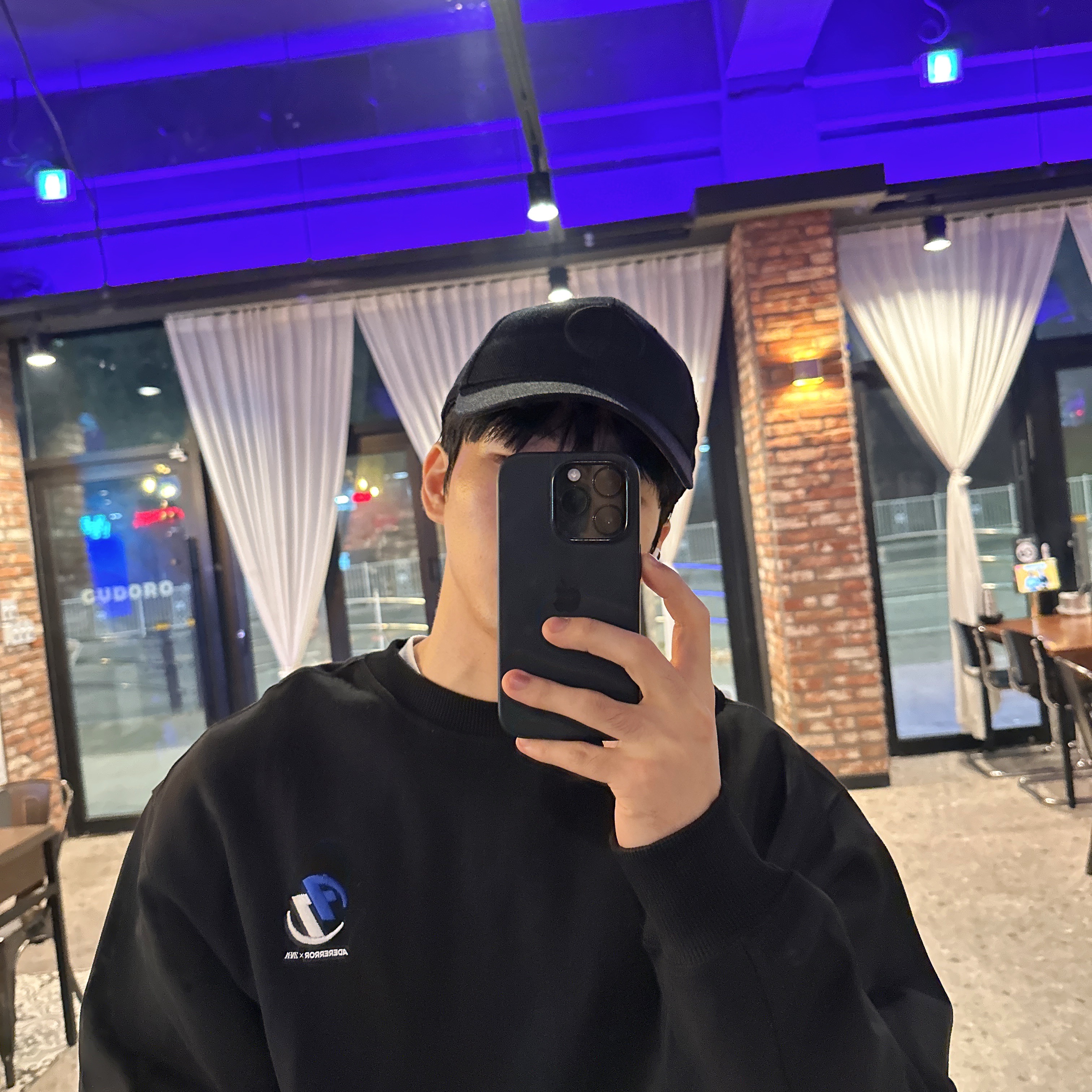 Zara x Ader Error Oversize Sweatshirt Black 착용 스타일