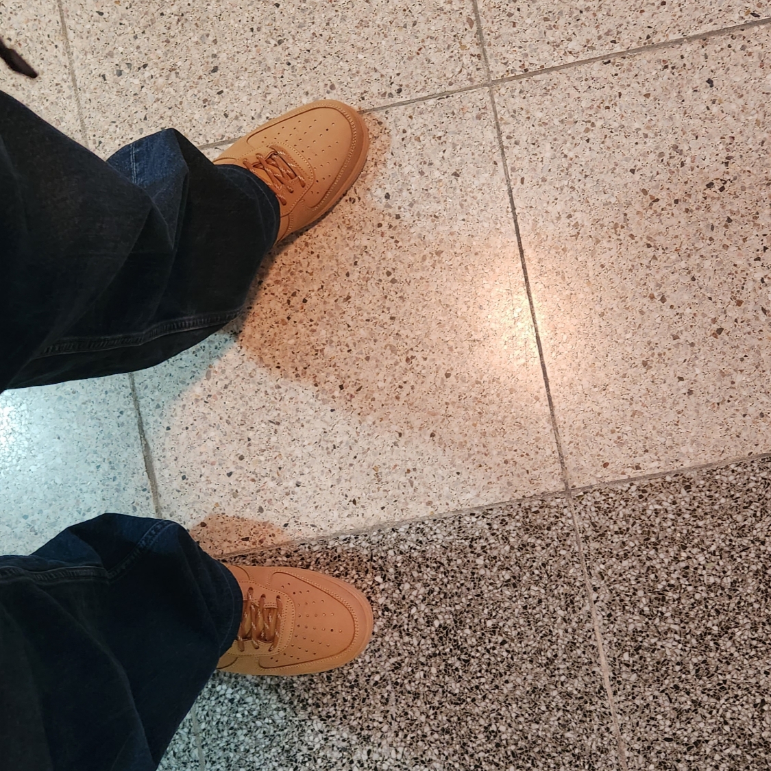 Nike Air Force 1 '07 WB Flax 착용 스타일