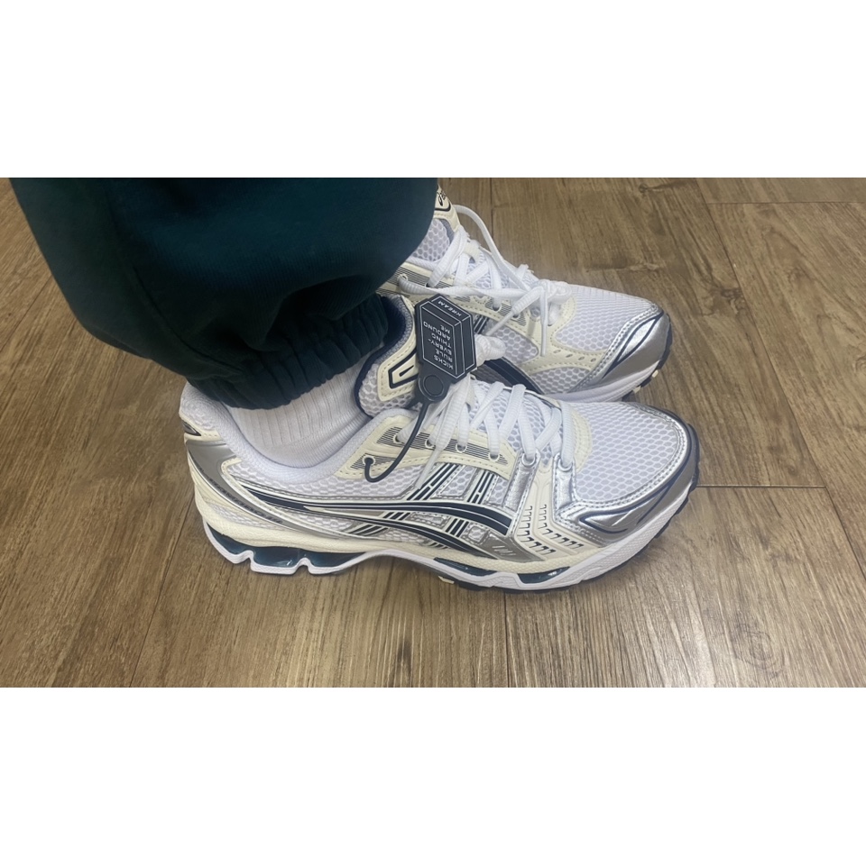 (W) Asics Gel-Kayano 14 White Midnight 착용 스타일 - 2