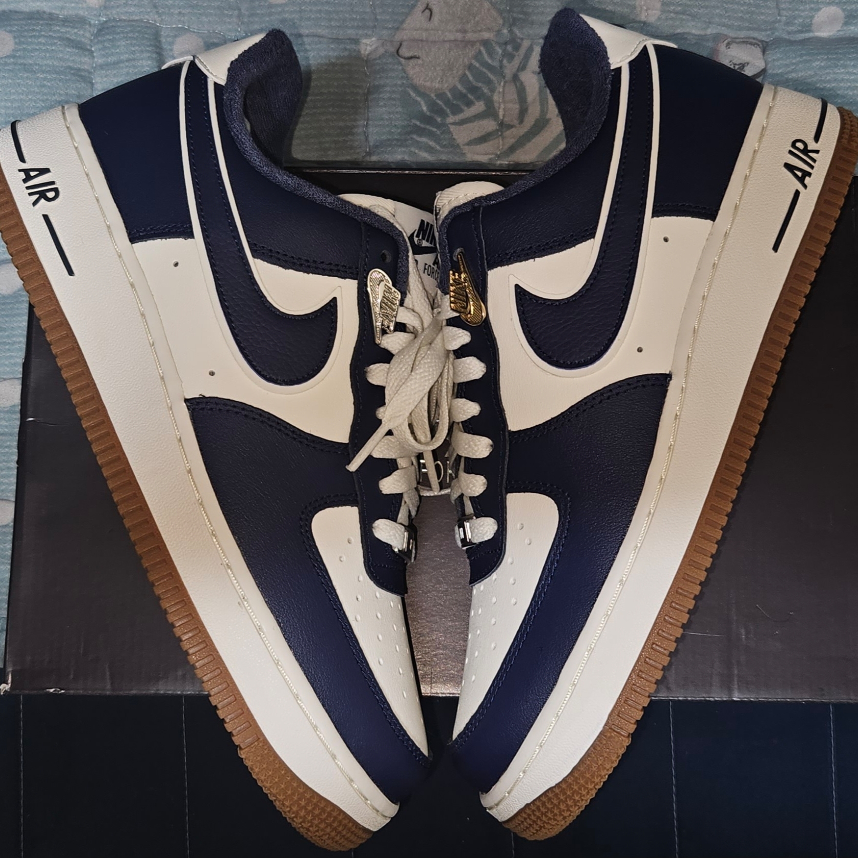 Nike Air Force 1 '07 LV8 Midnight Navy 착용 스타일
