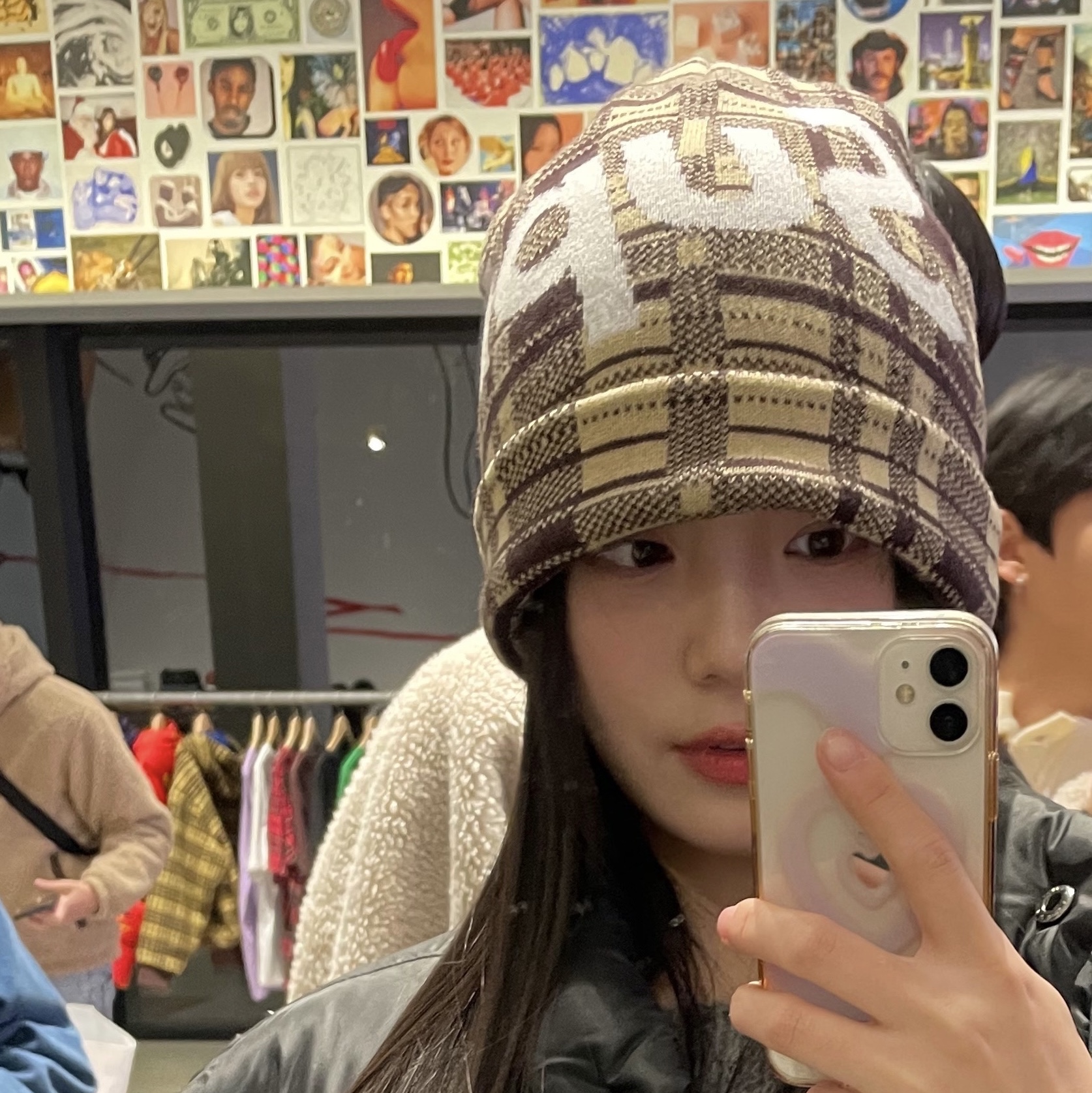Supreme Big Logo Beanie Tan Plaid - 23FW 착용 스타일