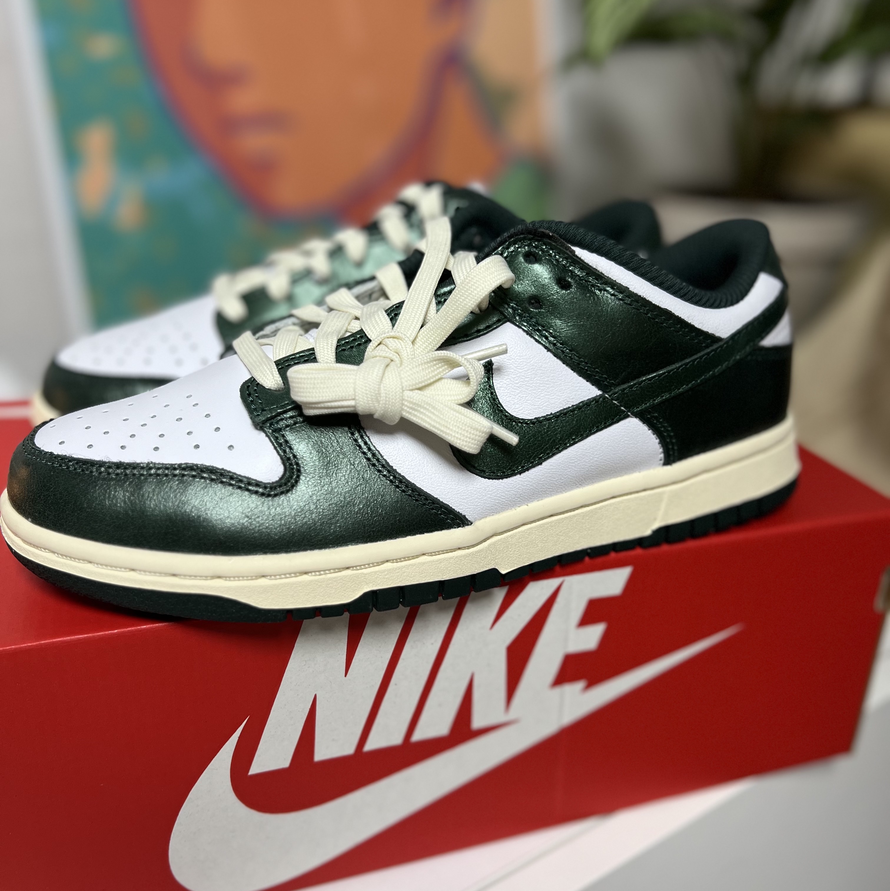 (W) Nike Dunk Low Vintage Green 착용 스타일 - 1