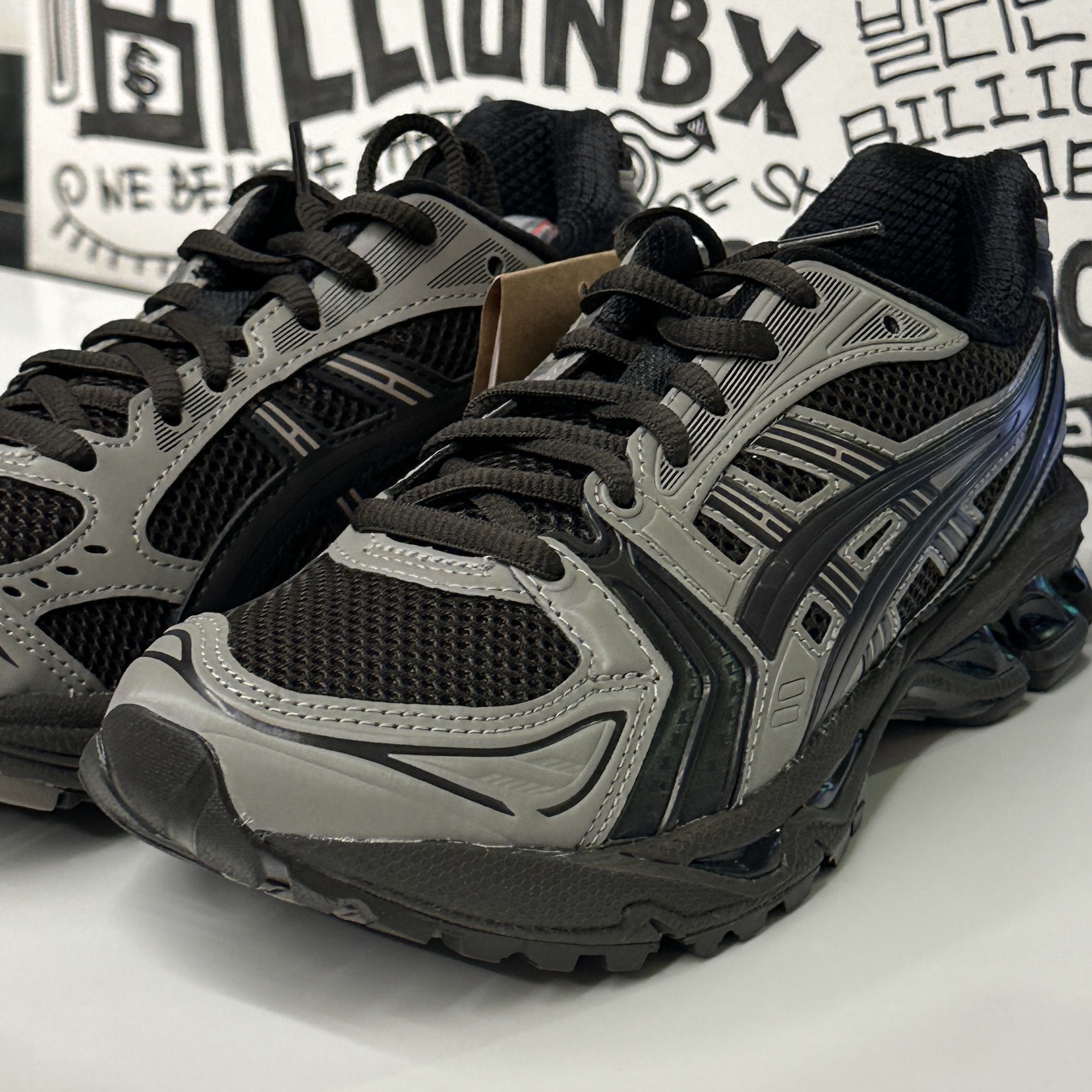 Asics x Atmos x Undermycar Gel-Kayano 14 Pepper Black 착용 스타일 - 3