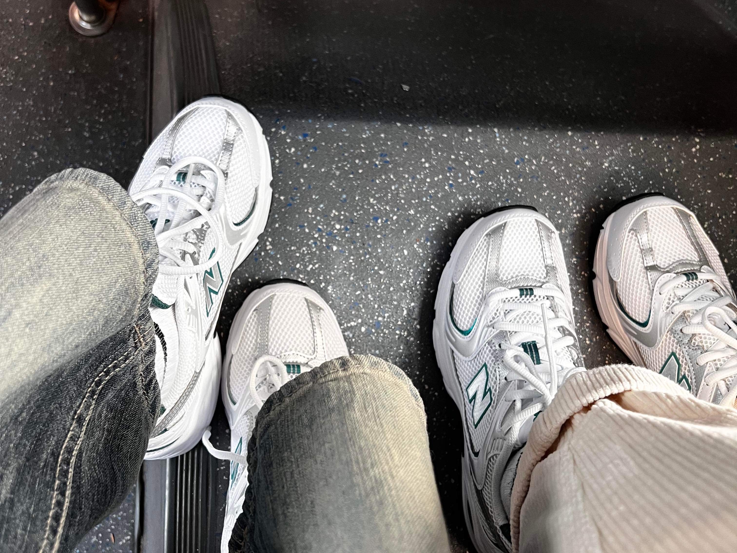 New Balance 530 White Mint 착용 스타일