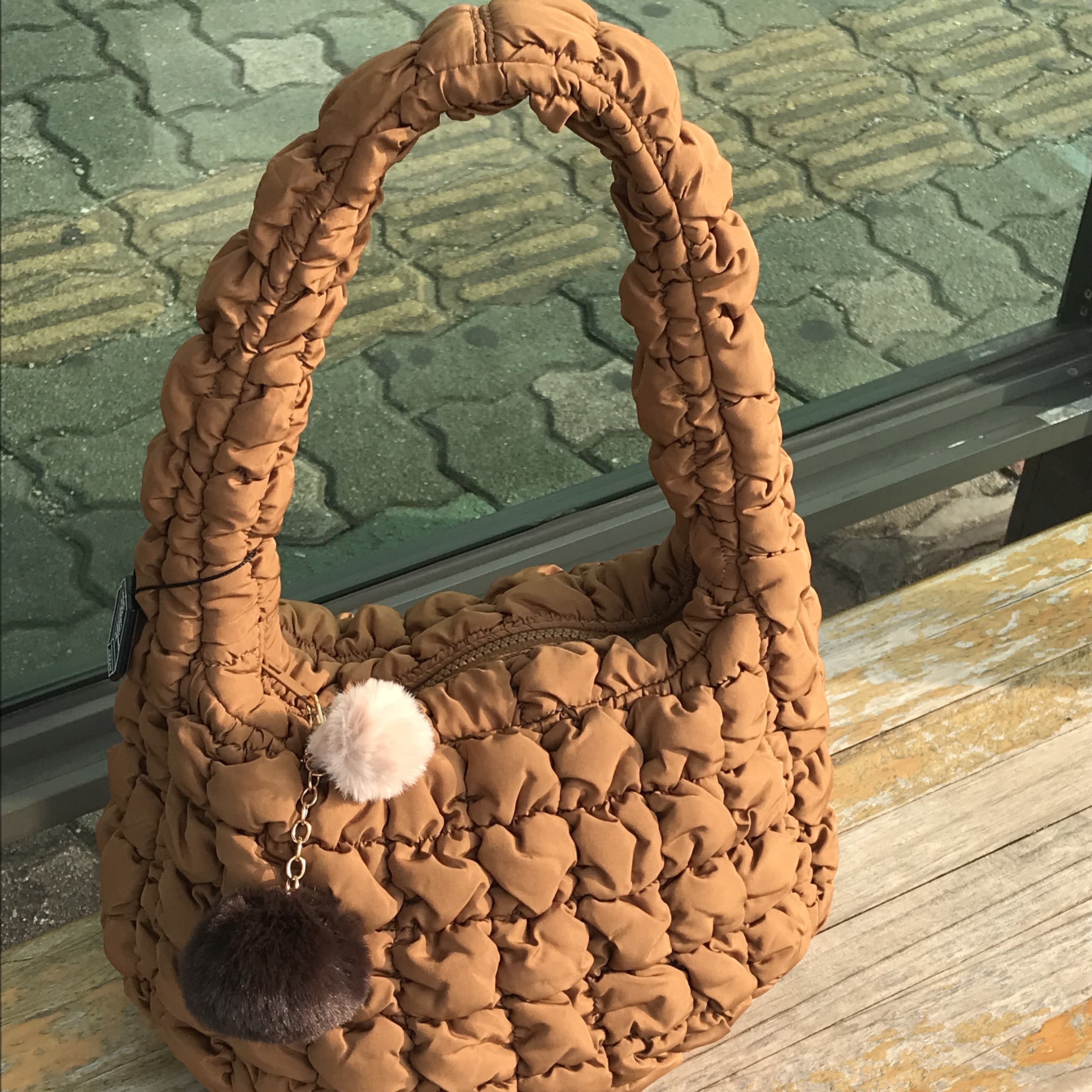 COS Quilted Mini Bag Brown 착용 스타일