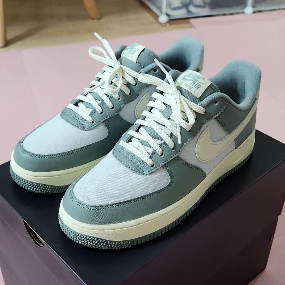 Nike Air Force 1 '07 LX Mica Green 착용 스타일 - 1