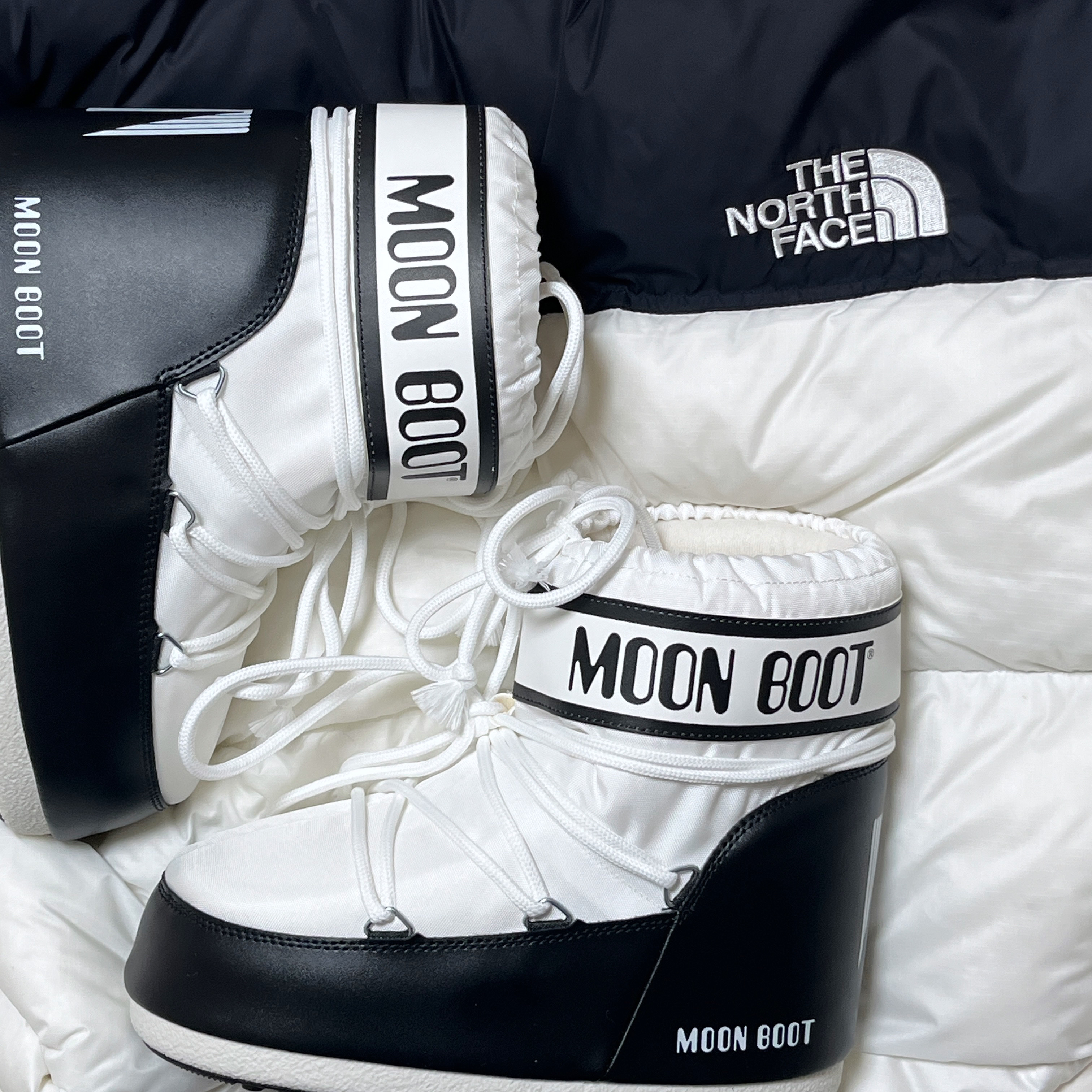 The North Face 1996 Eco Nuptse Jacket White, (W) Moon Boot Icon Low Nylon Boots White 착용 스타일